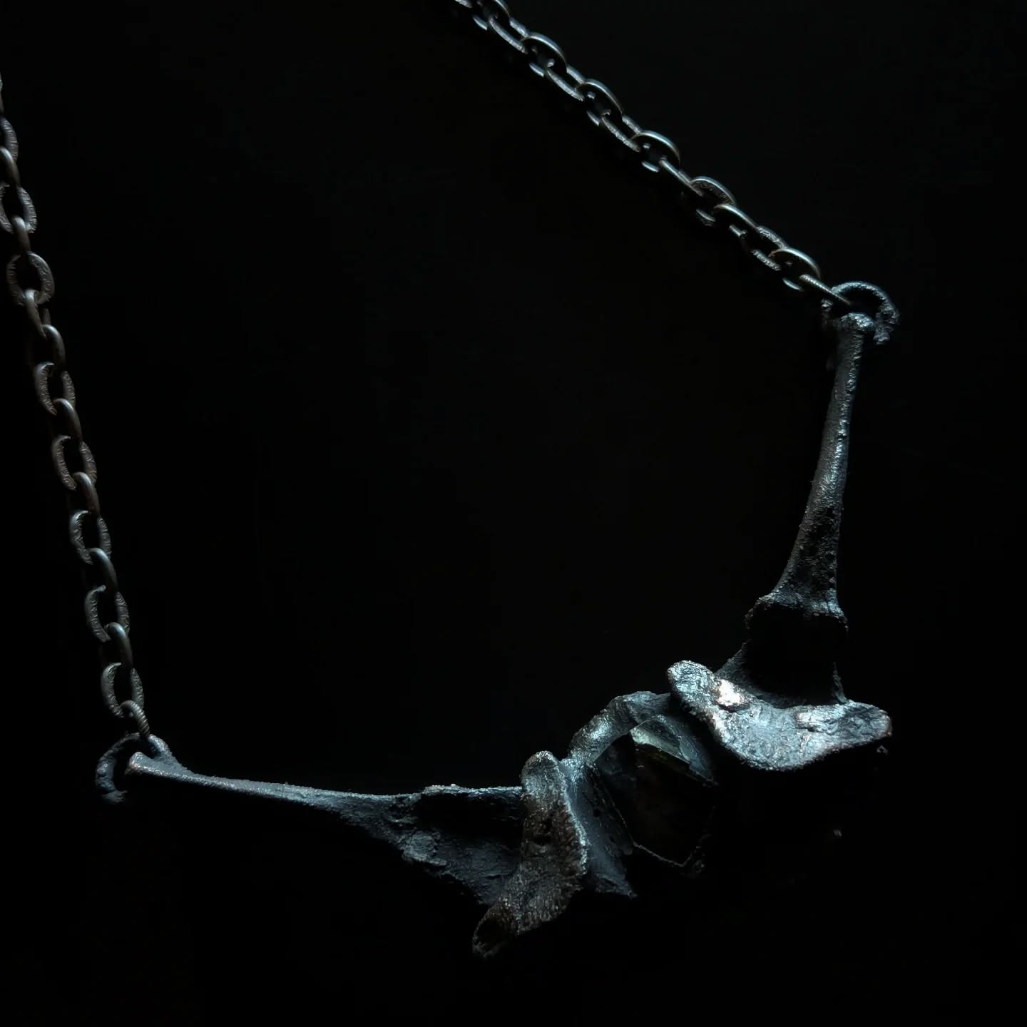 an amulet to honor the May Queen
a green epidote pyramid held in between two found deer vertebrae
a crystal for growth and transformation - aiding in evaporating the heavy waters of spring, revealing the active fires of summer
found deer bones plated in copper to support us in navigating the shift with grace and humility
#beltane #mayqueen #goddessworship #pagan #ritualadornment #wearenature #worshipinthewoods #praytothewilds #myallegiancetonatureistotal #magicamulet #forage #vultureculture #copperjewelry #darkfolk #alchemy #growthmindset #landlistening