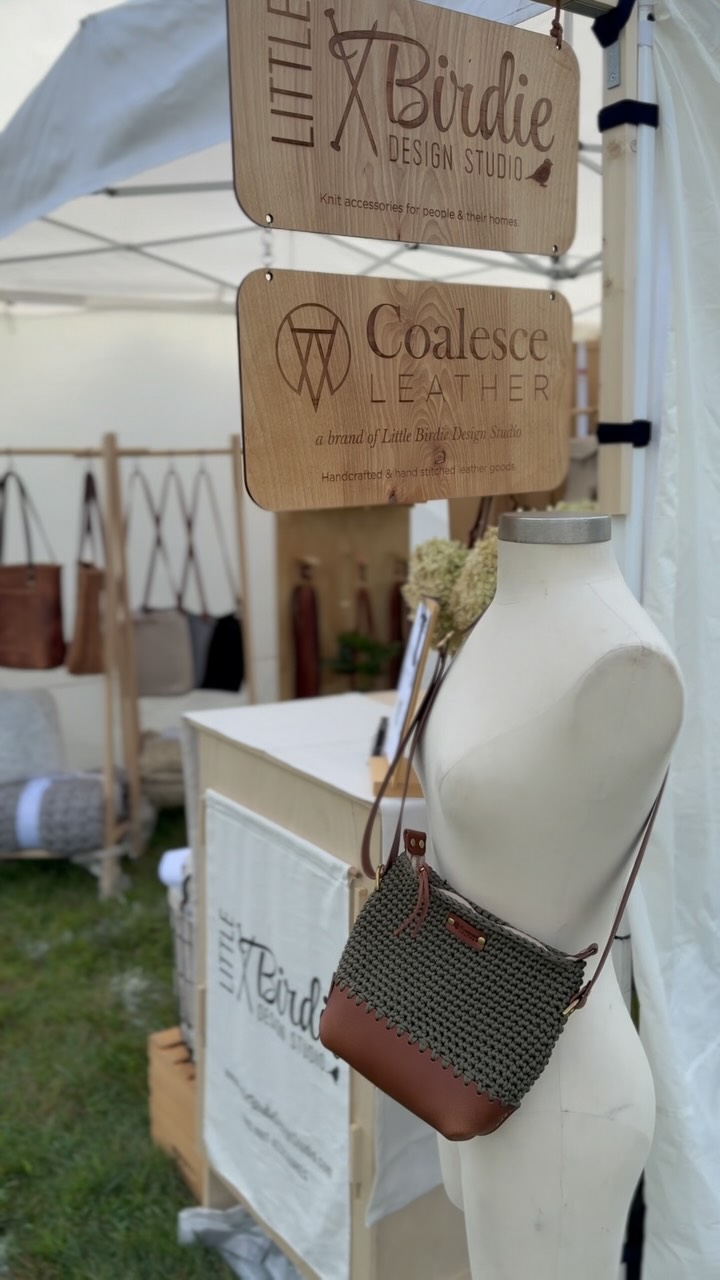 It’s day two of Art on the Green!
Hudson, Ohio
#knittersofinstagram #ohiomade #ohioboutique #makersofinstagram #slowfashionmovement #leatherbags #totebags #crochetbag #marketseason #marketdisplay