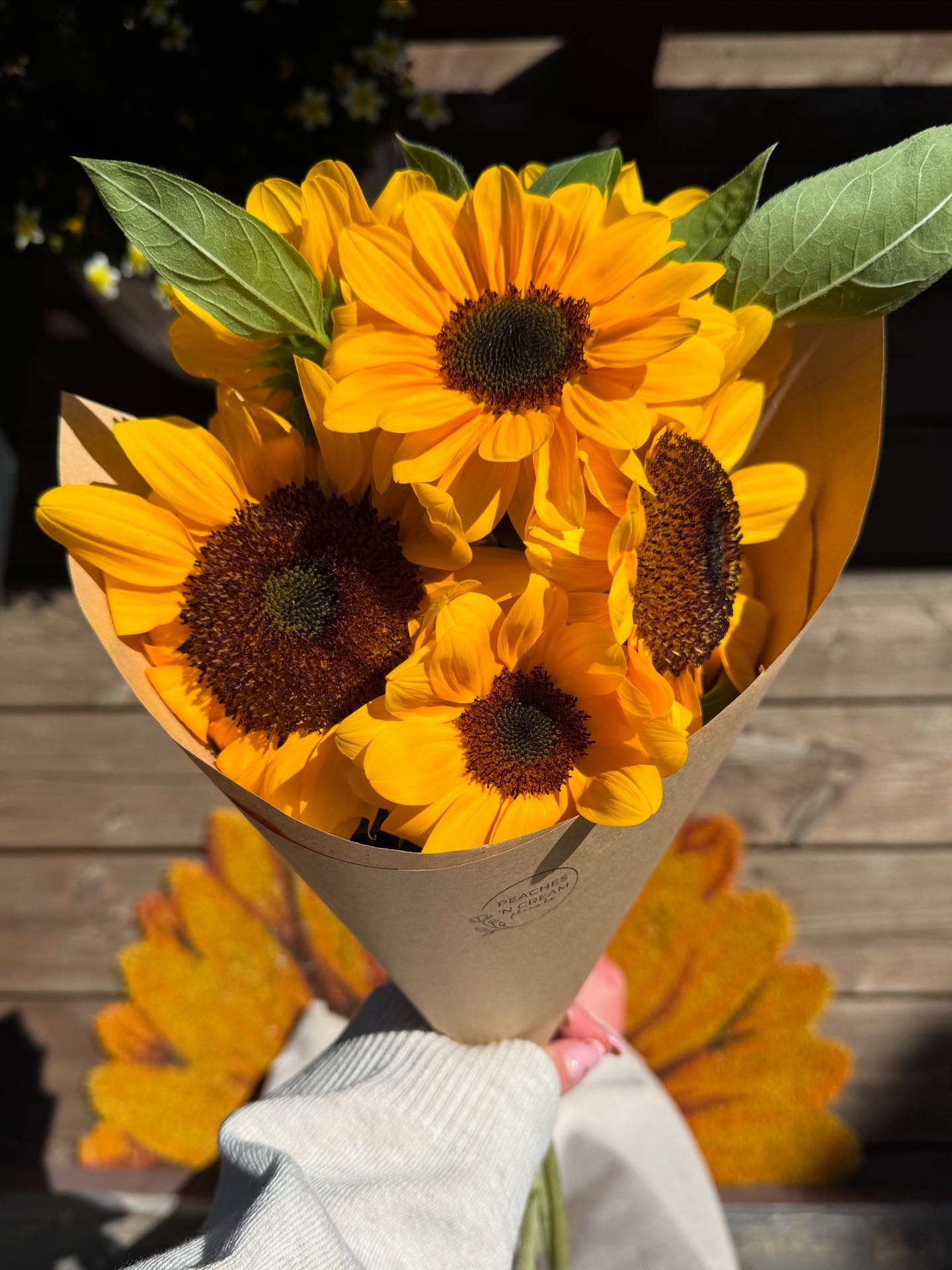 Calling all sunflower lovers! We now have sunflower bouquets available on our site to get you in the fall mood🌻
All other bouquets are also stocked and ready to go via the link in our bio