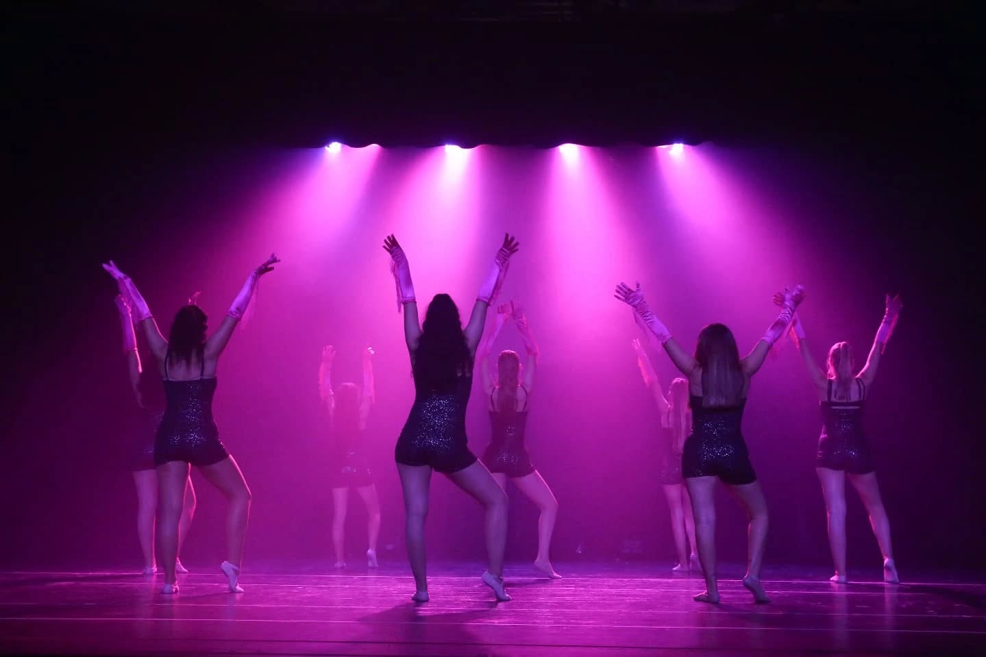 Gala fin d'année ✨
Inscriptions 2025-26 ⬇️
https://www.danceattitude.fr/
☎️ 06 24 51 67 46
💥Nouveautés 💥
Baby dance pour vos 3-4ans
Commercial
Reggaeton
Yoga
#danse #septemeslesvallons #lespennesmirabeau #dansecontemporaine #danseclassique #danseuse #danceislife #dancelover #dancephotography #modernjazz #heels #heelsaddict #danseurs #babydance #eveildanse #commercial #reggaeton #yogalife #yogafit