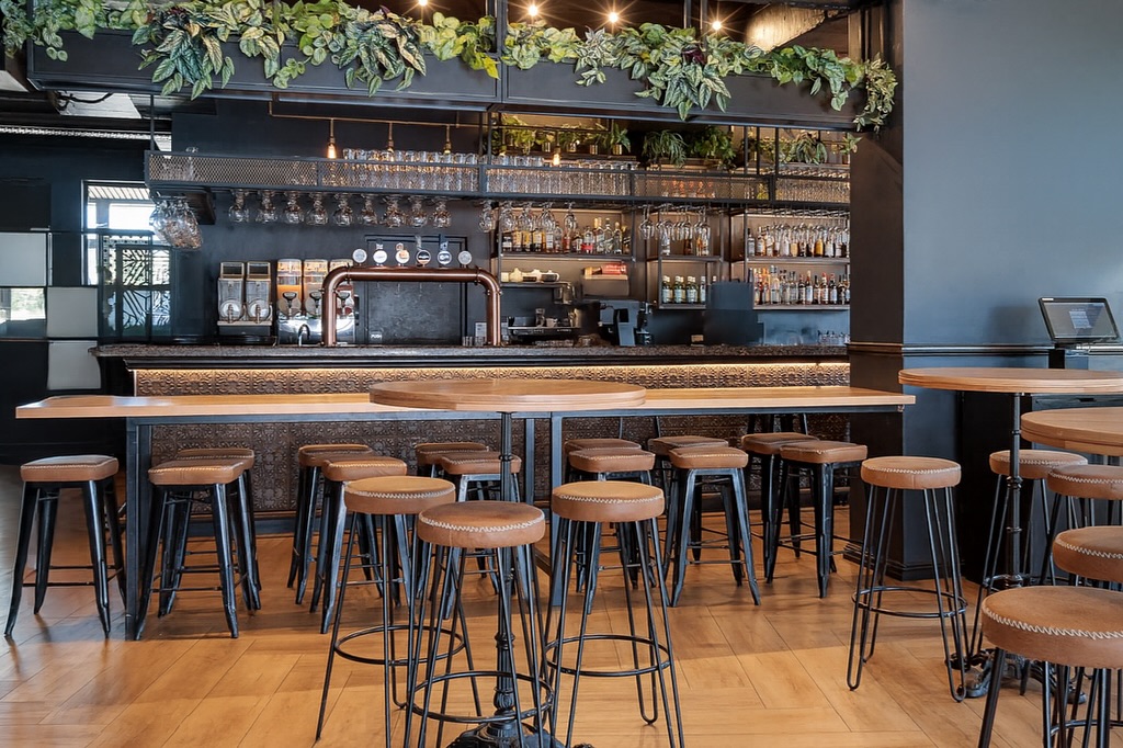 Pull up a seat at Copper Club Tyger Waterfront, where bold interiors meet vibrant flavors. From the warm timber textures to lush greenery and a bar that always delivers, this is the perfect spot to sip, savor, and stay a while.
#CopperClubCollection #restaurantdesign #durbanvillerestaurants #InteriorInspo #bar #foodiespots #durbanville #FreshFlavours #SunnyVibes #DeliciousEats #FoodLovers #GoodFoodGoodMood #EatDrinkEnjoy #DiningInStyle #FeastForTheSenses #RestaurantVibes #FoodieFavourites #TastesOfJoy #EatOutSA #GoodEats