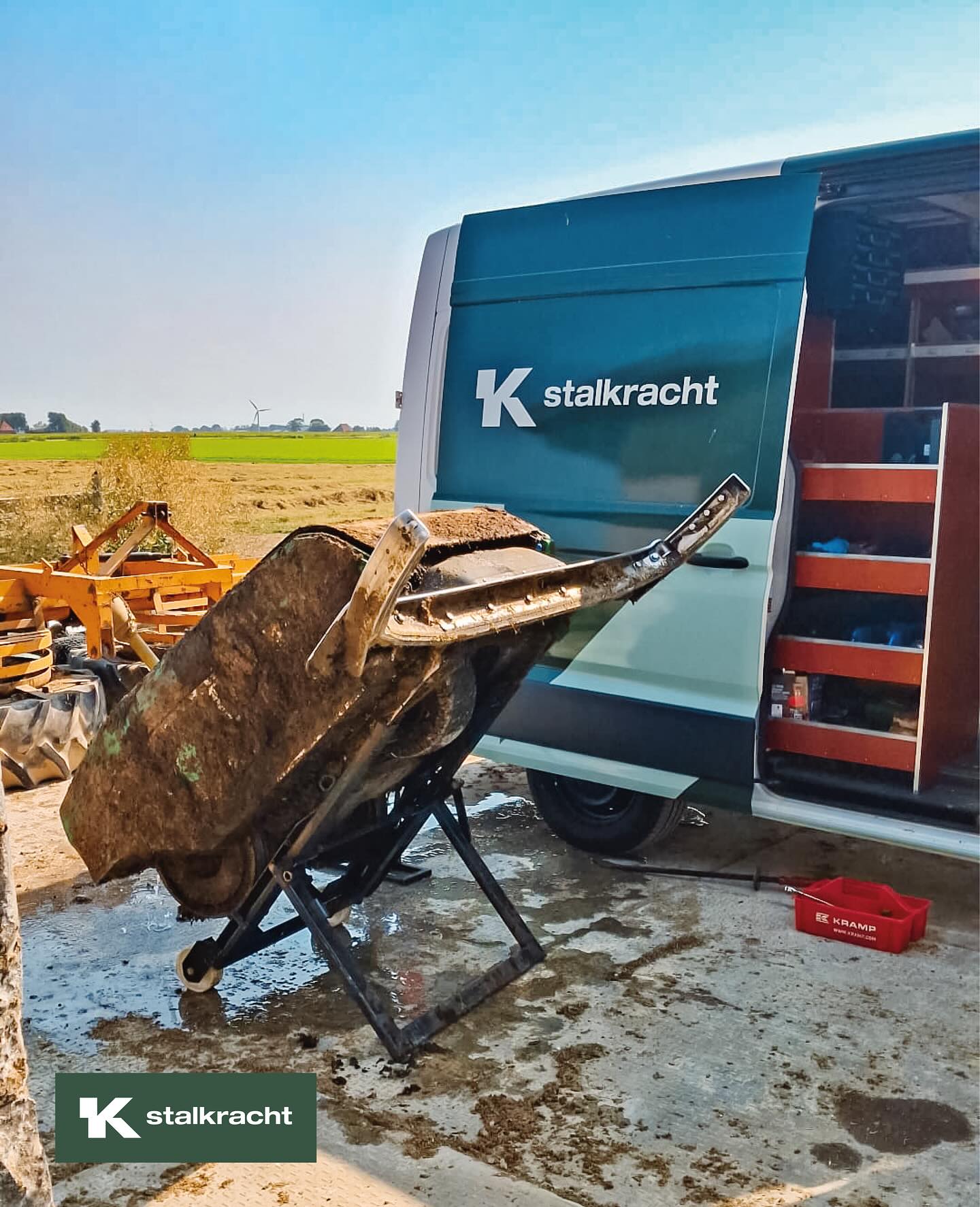 Onze monteurs in het zonnetje! ☀️
Elke dag zetten onze monteurs zich in om installaties optimaal te laten draaien. 🔧
Dankzij hun vakmanschap blijven onze klanten verzekerd van sterke en betrouwbare staltechniek.
•
•
#stalkracht #monteurs #vakmanschap #staltechniek #agrarisch @joz_homeofthecleanstable #joz