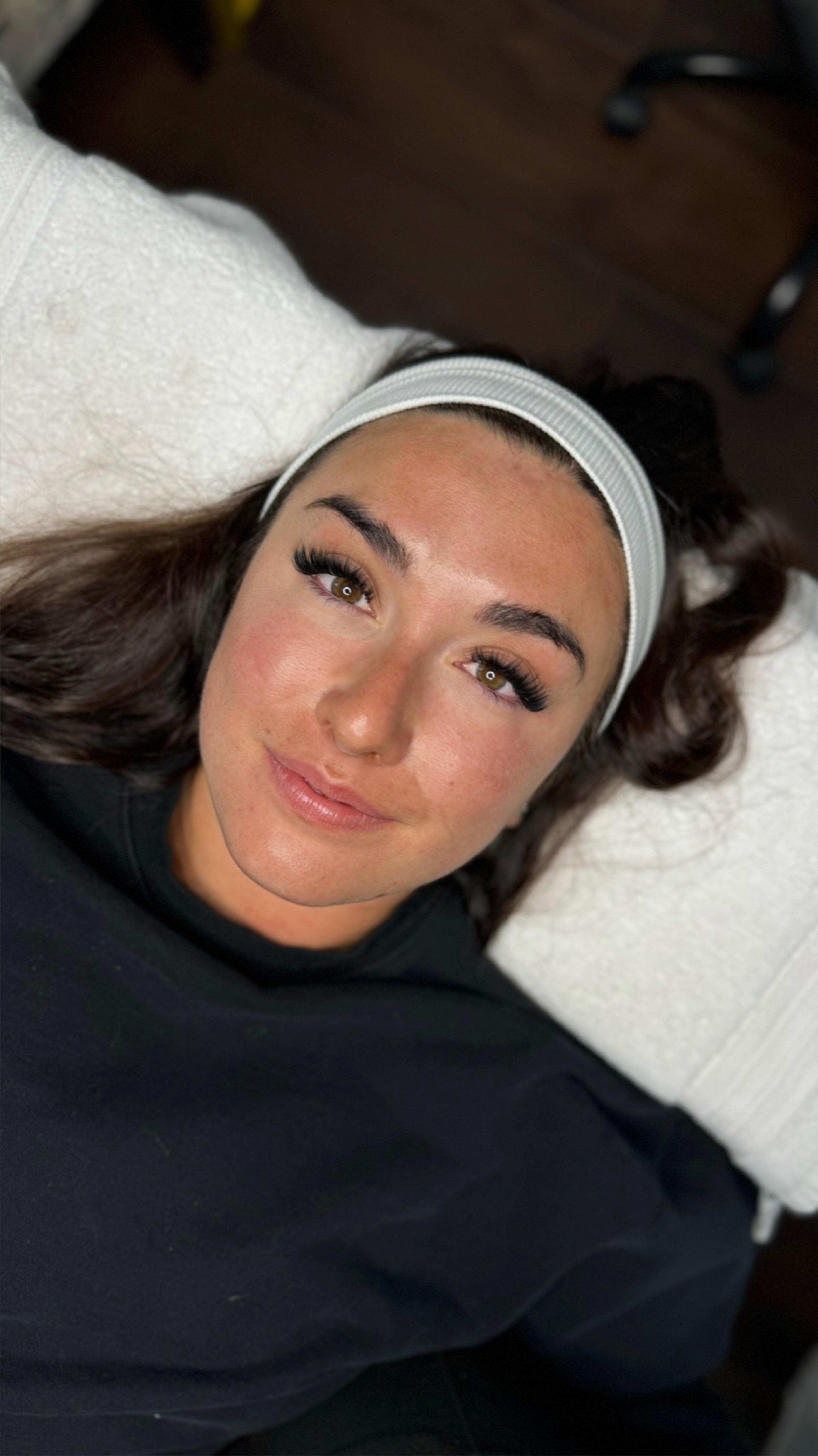 R A C H E L ✨💍👰🏻♀️
My beautiful sister-in-law Rachel is officially a bride 🤍👰♀️ and we got her wedding-ready with this dreamy wispy volume set.
We created this look using our NEW Anime Lash Trays from Kiss My Lash — giving that perfect fluttery, romantic finish every bride deserves ✨💕
Congrats to my gorgeous sis-in-law, can’t wait to see you walk down the aisle! 💍💐
#bridelashes #lashes #lashtech #lashset #bridalmakeup