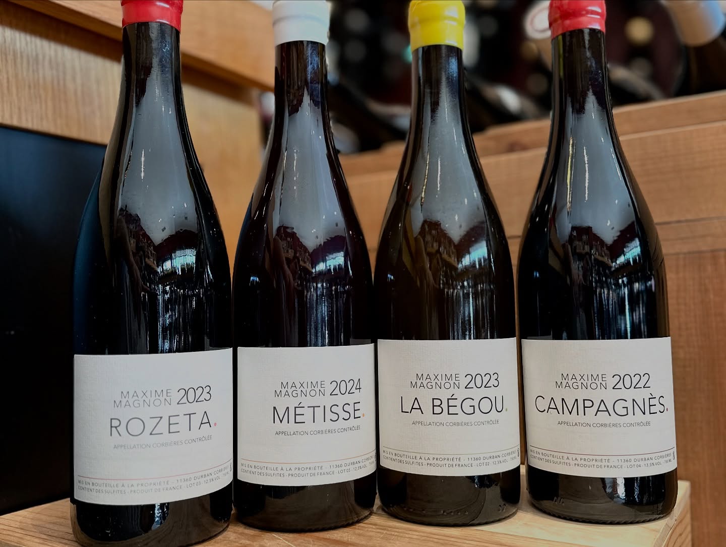 Et biiim
Un petit point sur le retour des vins de Maxime Magnon dans les hautes corbières.
Ce domaine est pour moi un peu particulier.
En effet j’aime à dire qu’il est la 1ere pierre de mon parcours œnologique.
C’est même le 1er vin que j’ai acheté à l’ouverture de la cave.
Des vins humbles et spectaculaires, simples et complexes, brut et à la fois extrêmement élégants.
Je suis très fier de pouvoir vous présenter ces vins.
#marcheforville #cannes #caviste
#fiercommeunbartabac #corbieres #maximemagnon