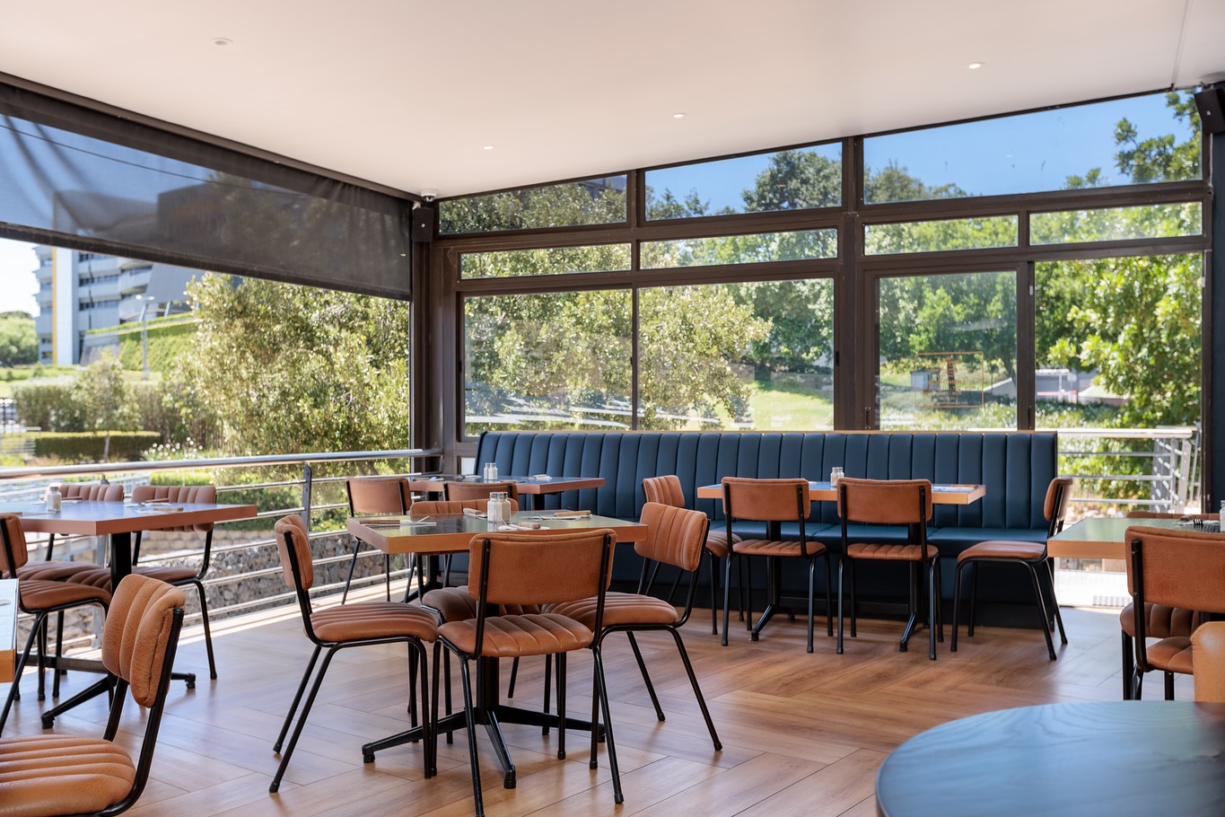 Pull up a seat at Copper Club Tyger Waterfront, where bold interiors meet vibrant flavors. From the warm timber textures to lush greenery and a bar that always delivers, this is the perfect spot to sip, savor, and stay a while.
#CopperClubCollection #restaurantdesign #durbanvillerestaurants #InteriorInspo #bar #foodiespots #durbanville #FreshFlavours #SunnyVibes #DeliciousEats #FoodLovers #GoodFoodGoodMood #EatDrinkEnjoy #DiningInStyle #FeastForTheSenses #RestaurantVibes #FoodieFavourites #TastesOfJoy #EatOutSA #GoodEats