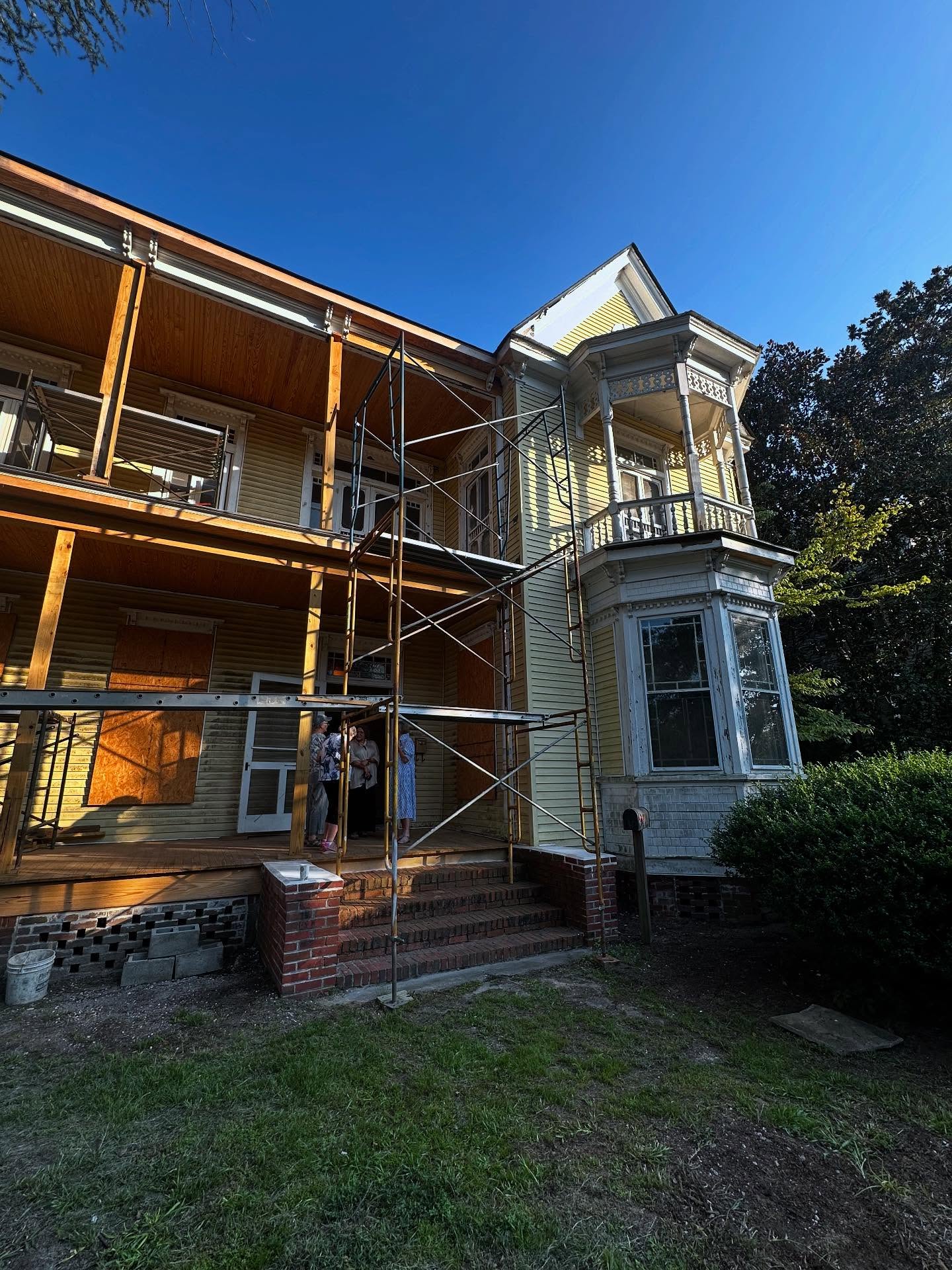 Front porch discussions at the ET West House in Darlington on it’s current restoration, and upcoming listing for SALE (with a preservation easement attached) 🏷️
Thank you to everyone that joined us last week at our co-event with the Darlington Historical Commission on Lawrence Reese and the circa 1890 ET West house! Located in Darlington's West Broad Street Historic District, the ET West House is one of numerous properties within the district designed and built by Lawrence Reese, a self-taught Black carpenter, architect, and entrepreneur.
Preservation SC is working with experienced local builders and preservation consultant, Bill Segars, to do immediate repairs and stabilization measures to the front balconies before locating a new owner to care for this historic property.
We plan to host another open house this fall, once our project is completed. We hope to see you there!