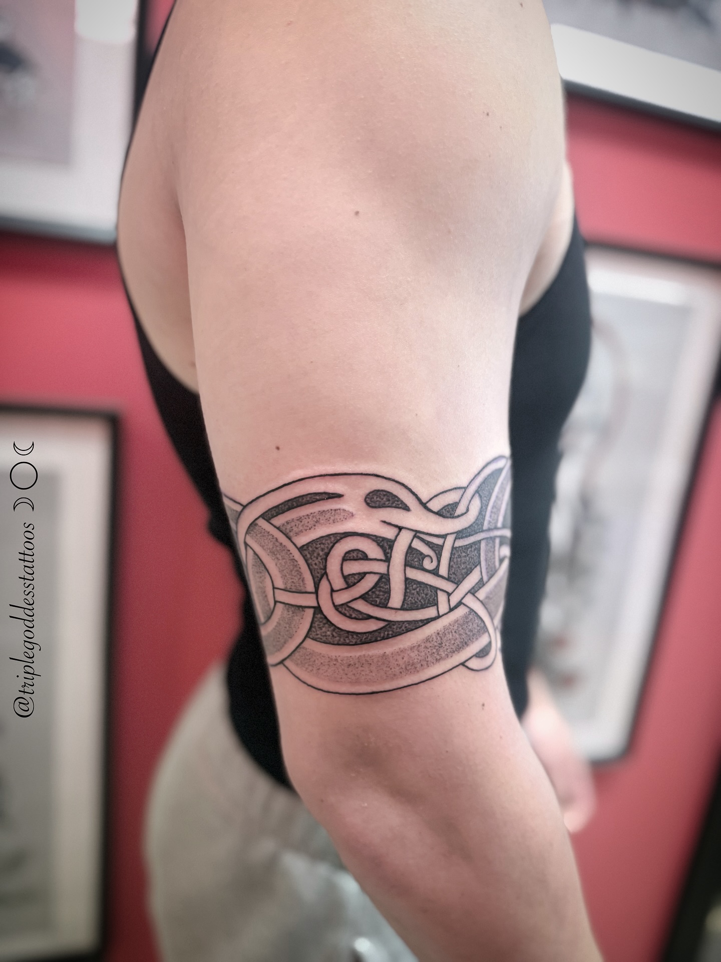 Created this Urnes style arm band for a lovely client. It was his first tattoo! Thank you for such a lovely session!
-
#triplegoddesstattoos #nordictattoo #knotworktattoo #dotworktattoo