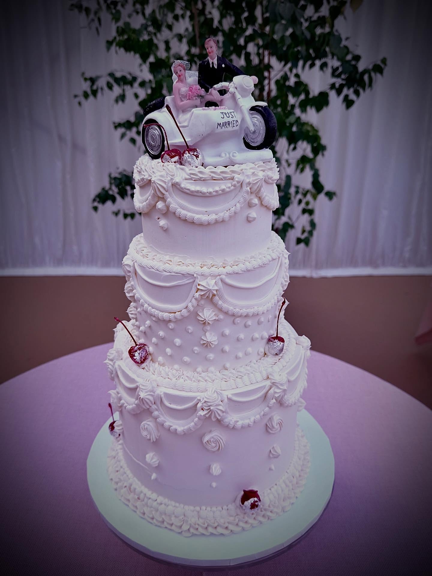 Kitch, retro, frilly was the remit for this stunning cake a few weeks back. Complete with silver dipped cherries 🍒for a subtle pop of colour.
#cake #marthahollis #weddings #catering #kitch #retrocake