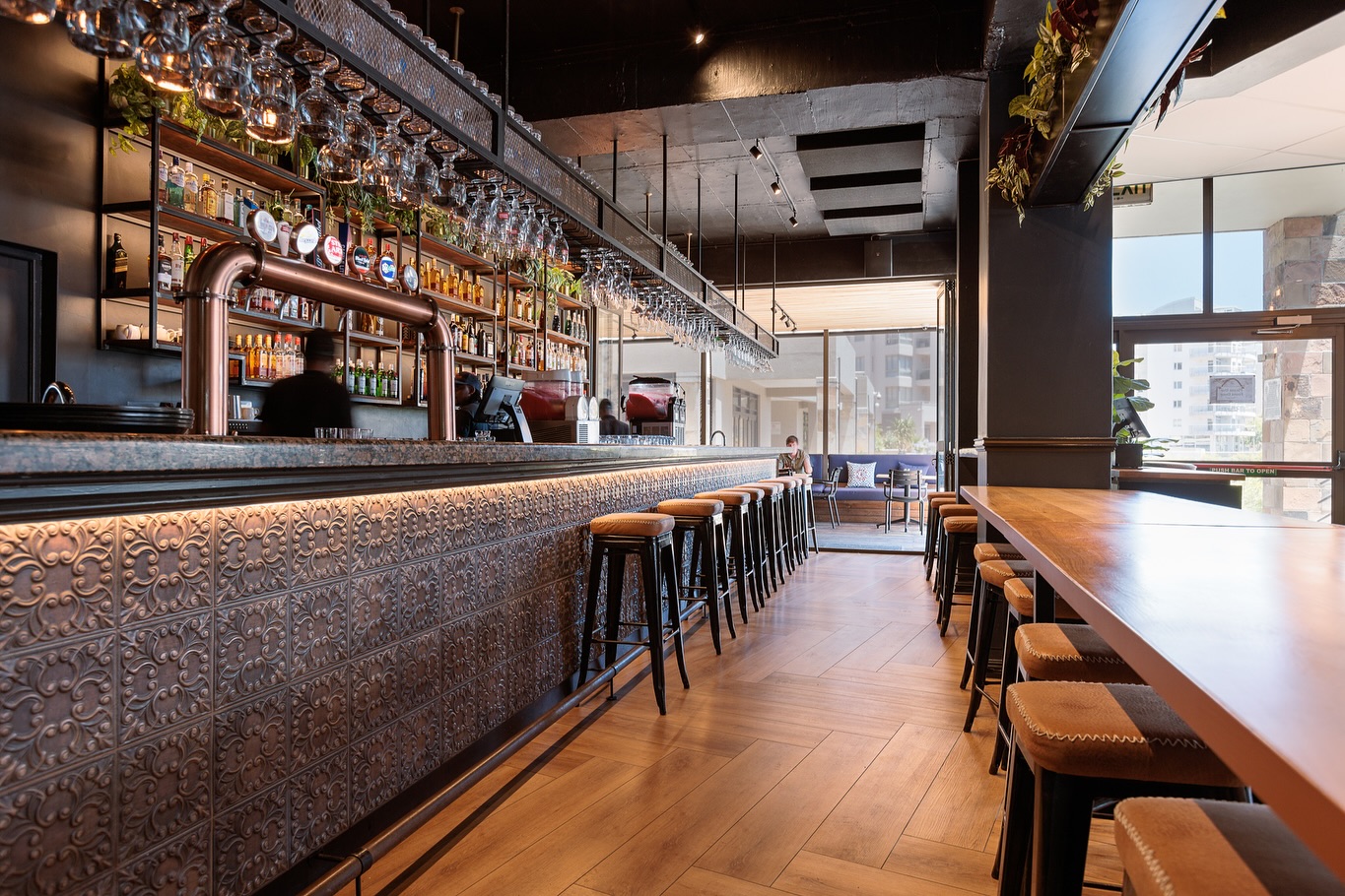 Pull up a seat at Copper Club Tyger Waterfront, where bold interiors meet vibrant flavors. From the warm timber textures to lush greenery and a bar that always delivers, this is the perfect spot to sip, savor, and stay a while.
#CopperClubCollection #restaurantdesign #durbanvillerestaurants #InteriorInspo #bar #foodiespots #durbanville #FreshFlavours #SunnyVibes #DeliciousEats #FoodLovers #GoodFoodGoodMood #EatDrinkEnjoy #DiningInStyle #FeastForTheSenses #RestaurantVibes #FoodieFavourites #TastesOfJoy #EatOutSA #GoodEats