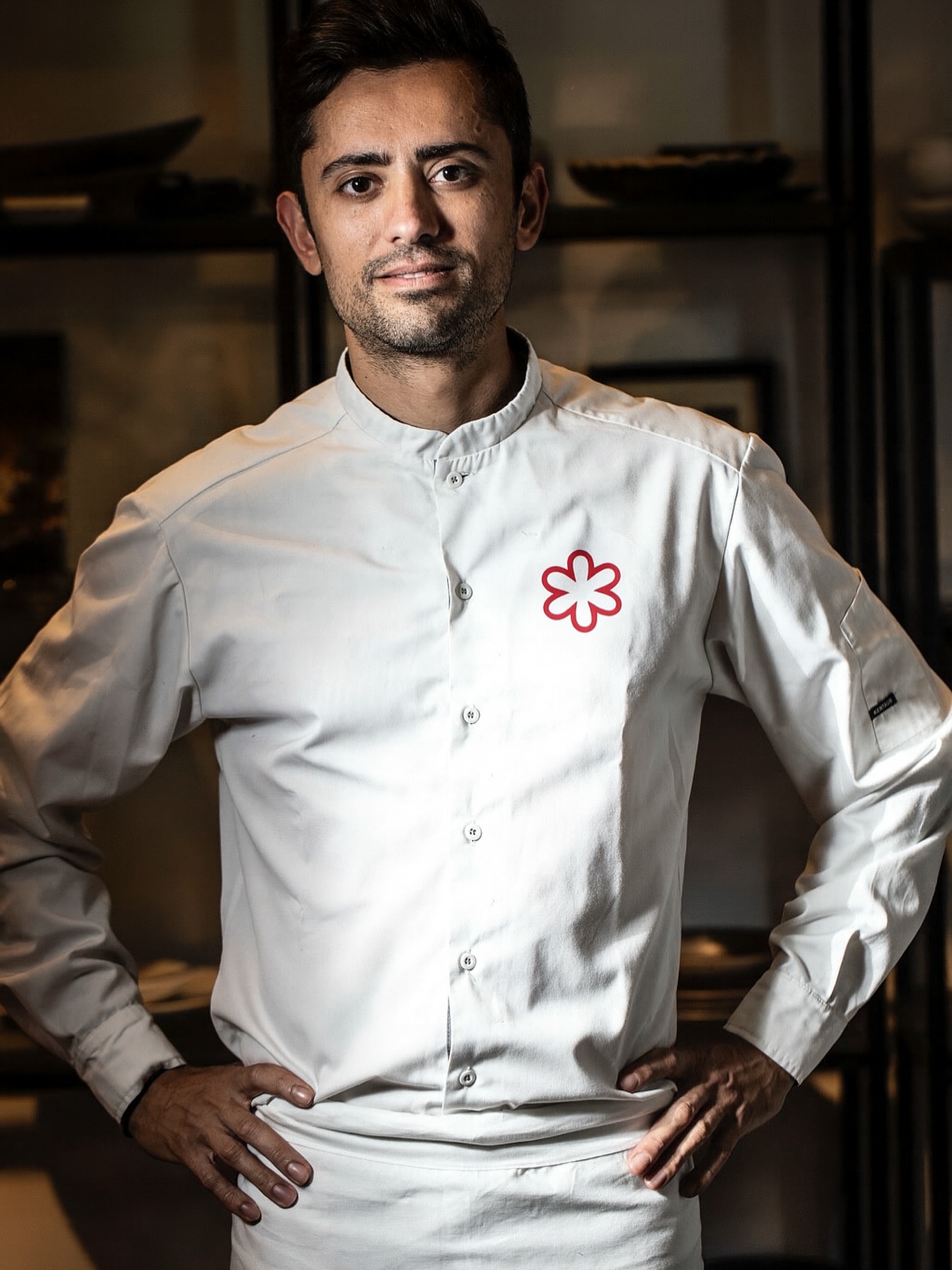 On August 29th, Med Café will host Chef Pavlos Kyriakis (Michelin ⭐) @pavlos_kiriakis for a one-night-only culinary event.
Expect a menu that balances creativity and elegance, featuring dishes such as:
- Tomato carpaccio, stracciatella, basil, strawberries.
– Sea bass crudo, Sichuan pepper,passion fruit.
– Chicken tacos, basil mayonnaise, Parmesan, tomato.
– Oven-baked potato, truffle emulsion pancetta.
An evening of world-class gastronomy in the heart of Hersonissos. #medcafe #medcaferestaurant #chersonissos #hersonissos #comfortfinedining #crete #coastaldining #michellinstar