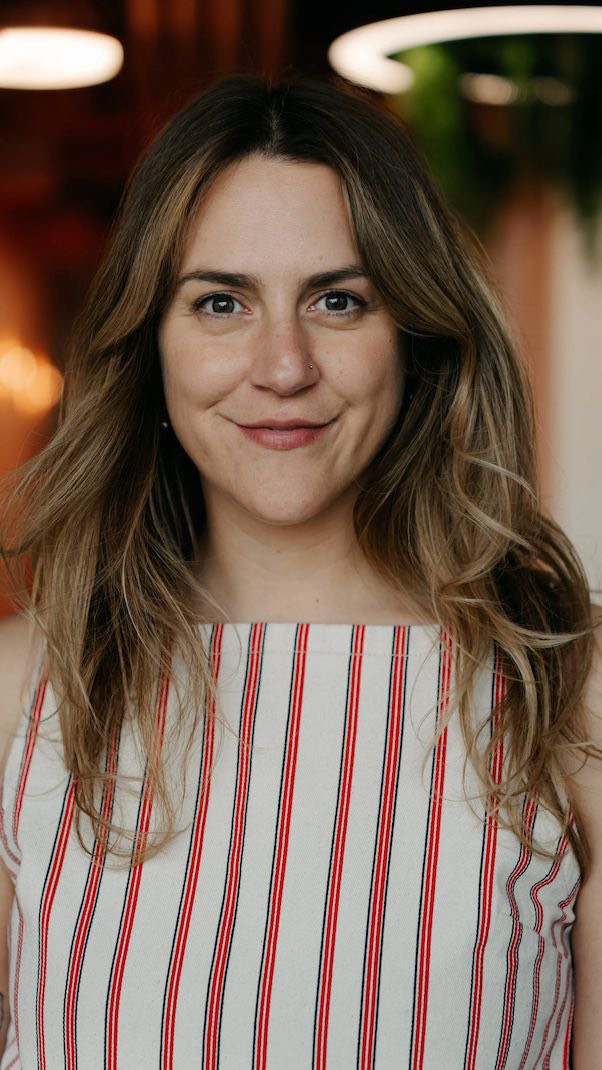 🎙️ What’s the secret to landing your dream role?
In the latest Work in Progress episode, Emilie @lashmar.uk says it’s all about:
🌟 Knowing your values
🌟 Generous networking
🌟 Finding opportunities in hidden communities
🌟 Designing the role you want from where you already are
Loved this closing answer from Emilie — it’s one of those clips you’ll want to replay when you need career motivation.
Full episode is live now — link in bio 🔗