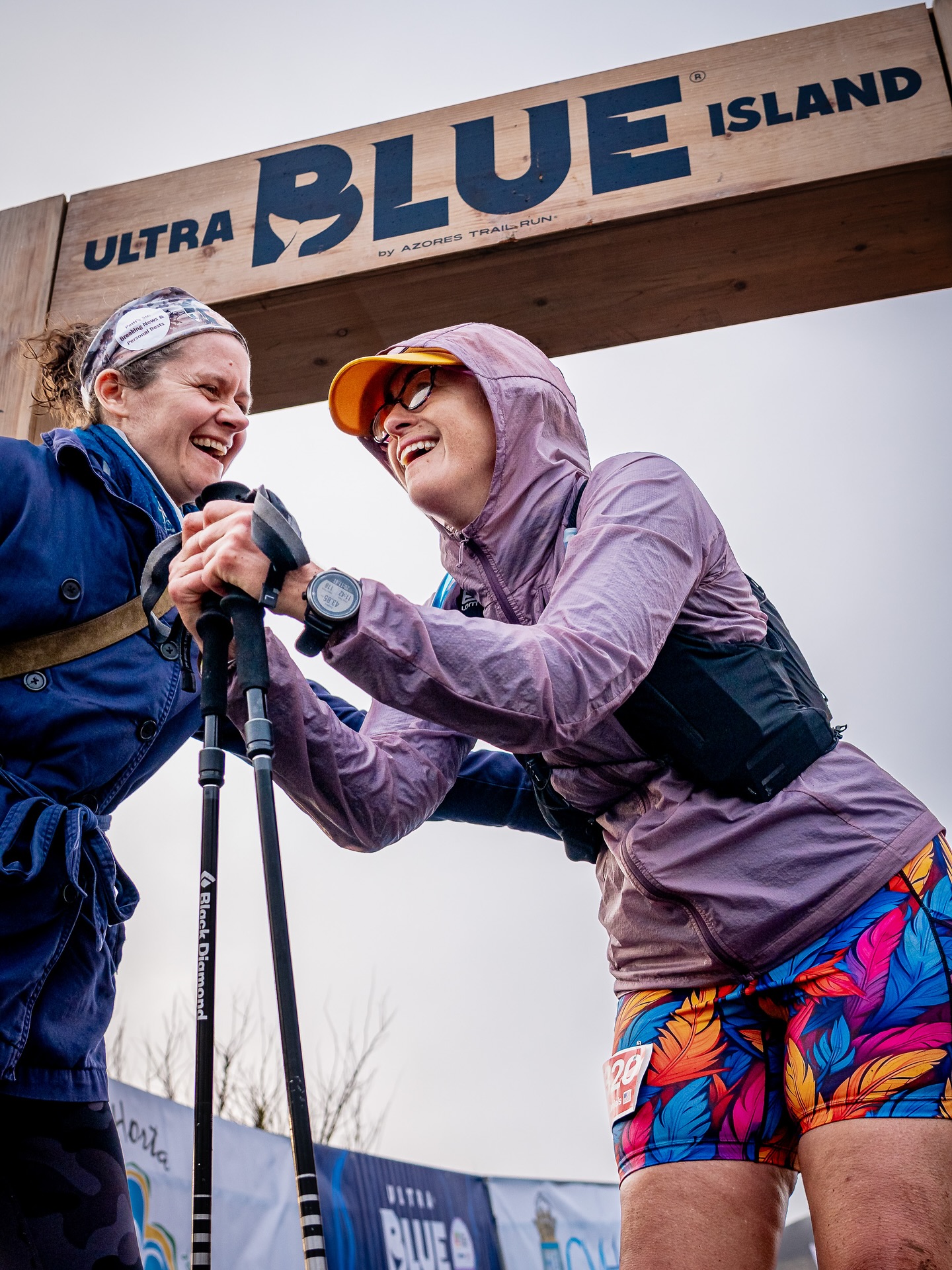 🏅 A felicidade ao chegar à meta é insuperável. Não ganhas apenas uma medalha, mas também a melhor e mais selvagem experiência da tua vida.
🇬🇧
🏅 The happiness of crossing the finish line is unbeatable. You don’t just earn a medal, you also live the best and wildest experience of your life.
#FinishLineFeels #EpicExperiences #WildAdventures #AzoresTrailRun #UnforgettableMoments