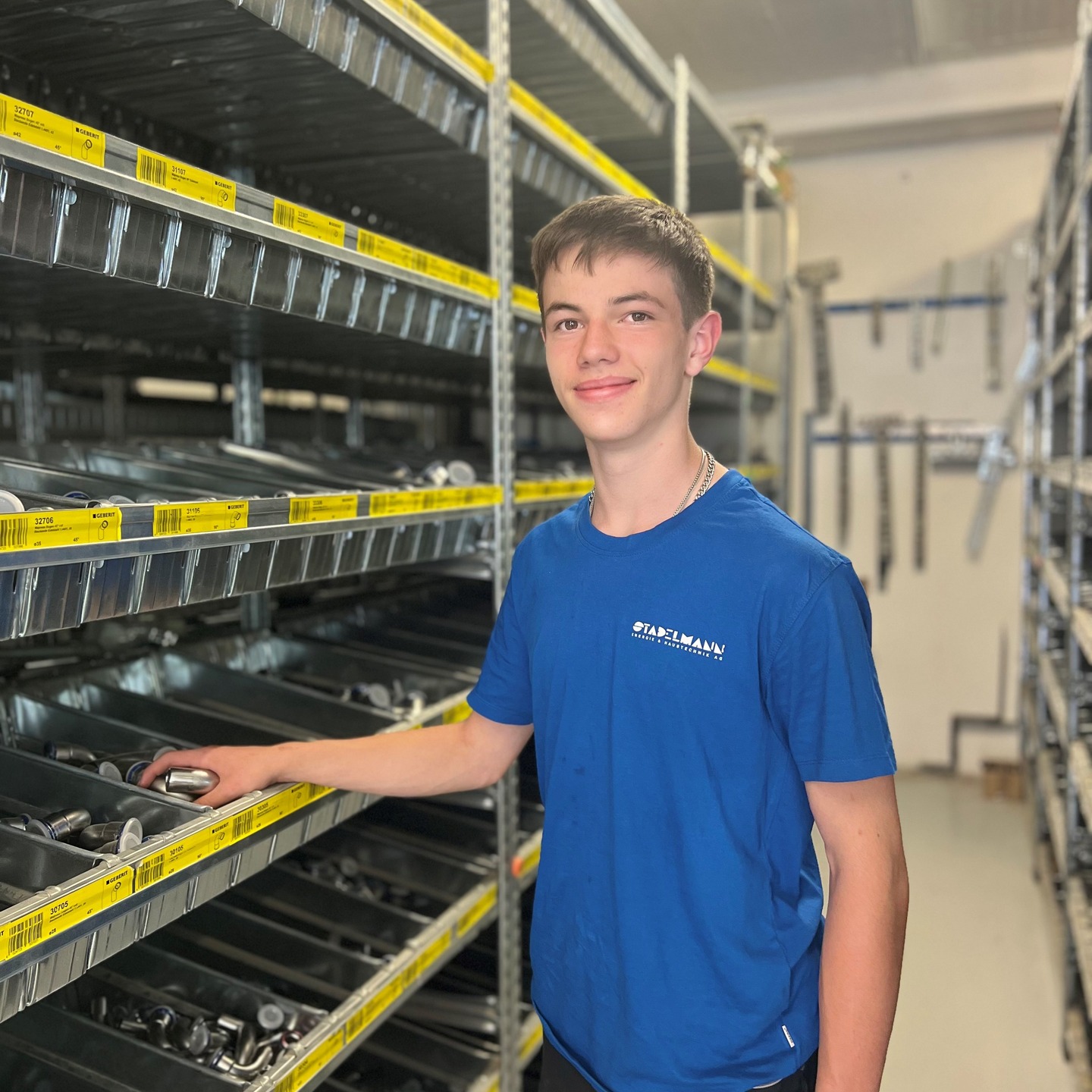 Wir freuen uns, Joel Kammermann in unserem Team zu begrüßen! 👨🔧📏
Er hat vor einigen Wochen die Lehre als Sanitärinstallateur EFZ begonnen.
Auf ihn wartet eine spannende und lehrreiche Zeit – wir sind stolz Joel auf diesem Weg begleiten zu dürfen! 💪
Interessierst du dich auch für eine Lehrstelle bei uns?
Offene Lehrstellen Sommer 2026:
- Gebäudetechnikplaner EFZ
- Sanitärinstallateur EFZ
Bewirb dich jetzt auf unserer Webseite
www.stadelmann-shs.ch
#lehrlinge2026 #lehrlinge #lernende #neuesteam #zukunftgestalten #ausbildungstart #gebäudetechnikplaner #sanitär #sanitärpraktiker #suissetec #wirdiegebäudetechniker