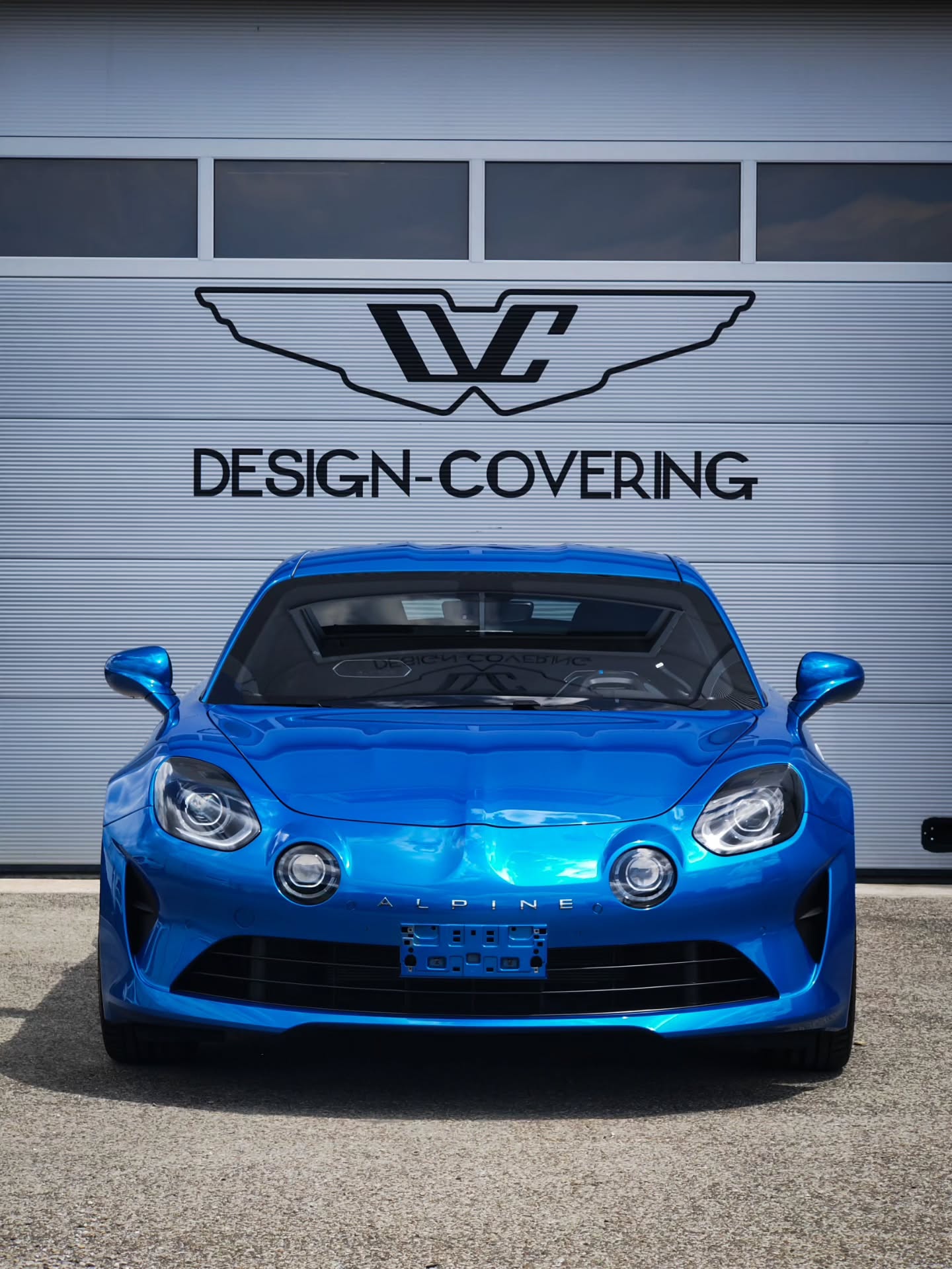 Bonsoir à tous, nous sommes de retour après 3 semaines de vacances 🕶️ pour la reprise, une petite Alpine que nos avons fait avant la fermeture.
.
Pour rester dans nos habitudes, nous avons recouvert la face avant de cette alpine quasi neuve, pour éviter qu'elle ne subisse les agressions de la route. Un choix qui n'a plus besoin d'être expliqué.
.
⬇️ Alpine A110 ⬇️
✔️PPF face avant
.
#car #cars #ppf #covering #wrapping