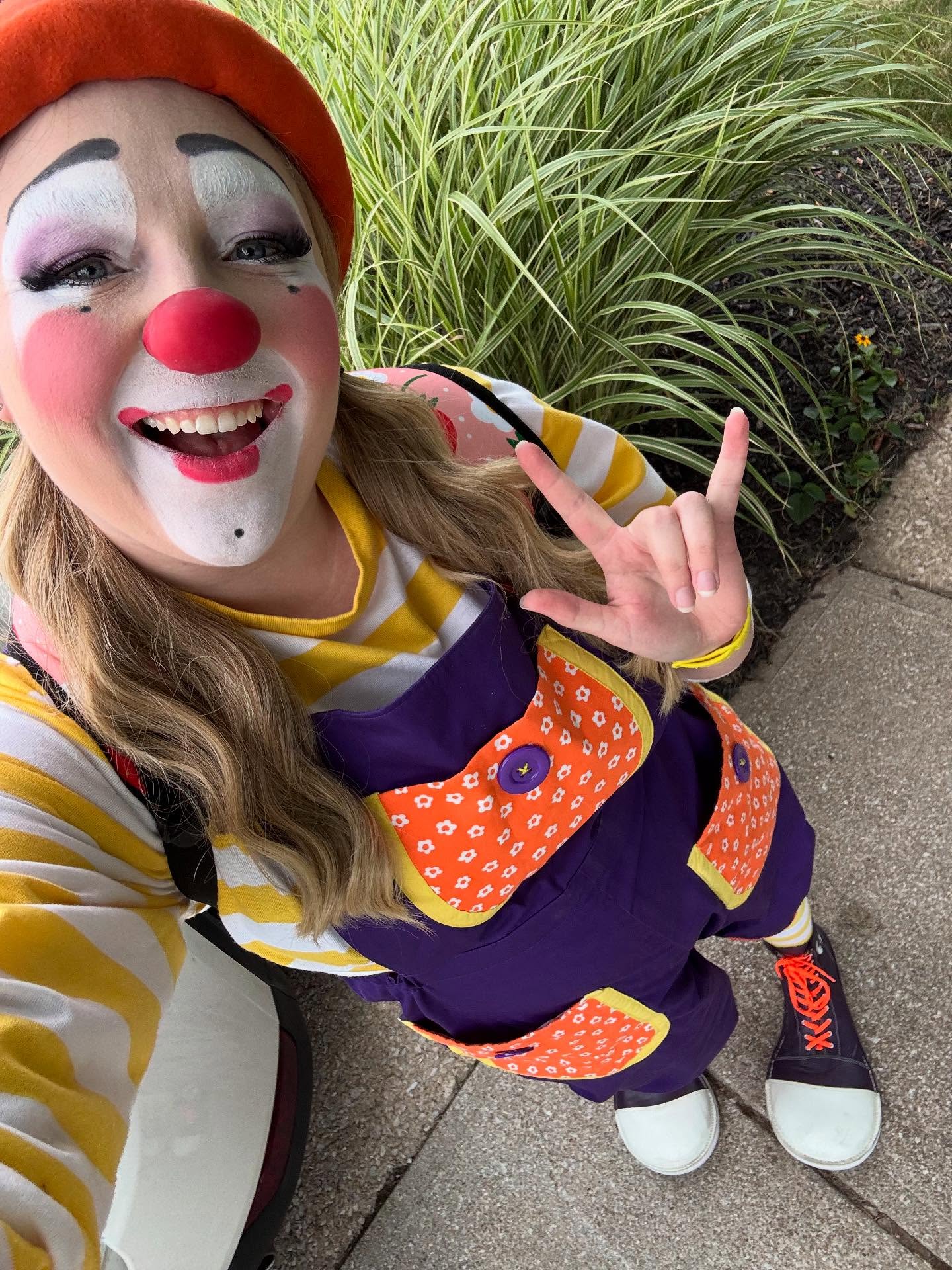 Lily had rockin’ good time in Cleveland on Saturday for a birthday party—filled with lots of balloon guitars and fun! 🎸 @lily_theclown #abraeventsohio #ohioclown #ohiotwister #440