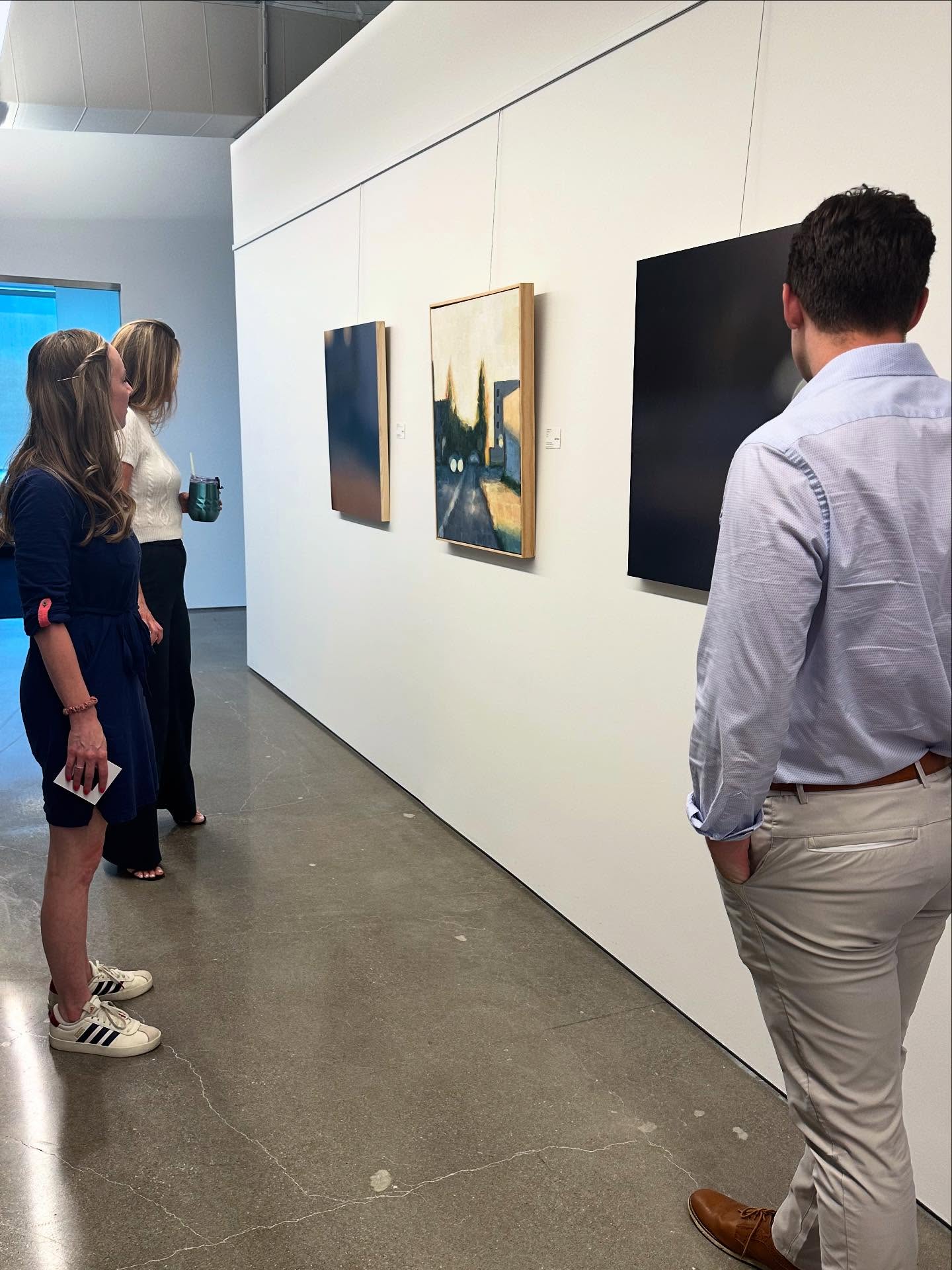 Really enjoyed hanging my work at @enterprisebanktrust. It was great being able to give an art talk to the staff and have them interact with the work! Have artwork in your office with @artskc #nowshowing
#kansascityartist #kansascityart #publicart #commercialart #artconsultant #kcartist