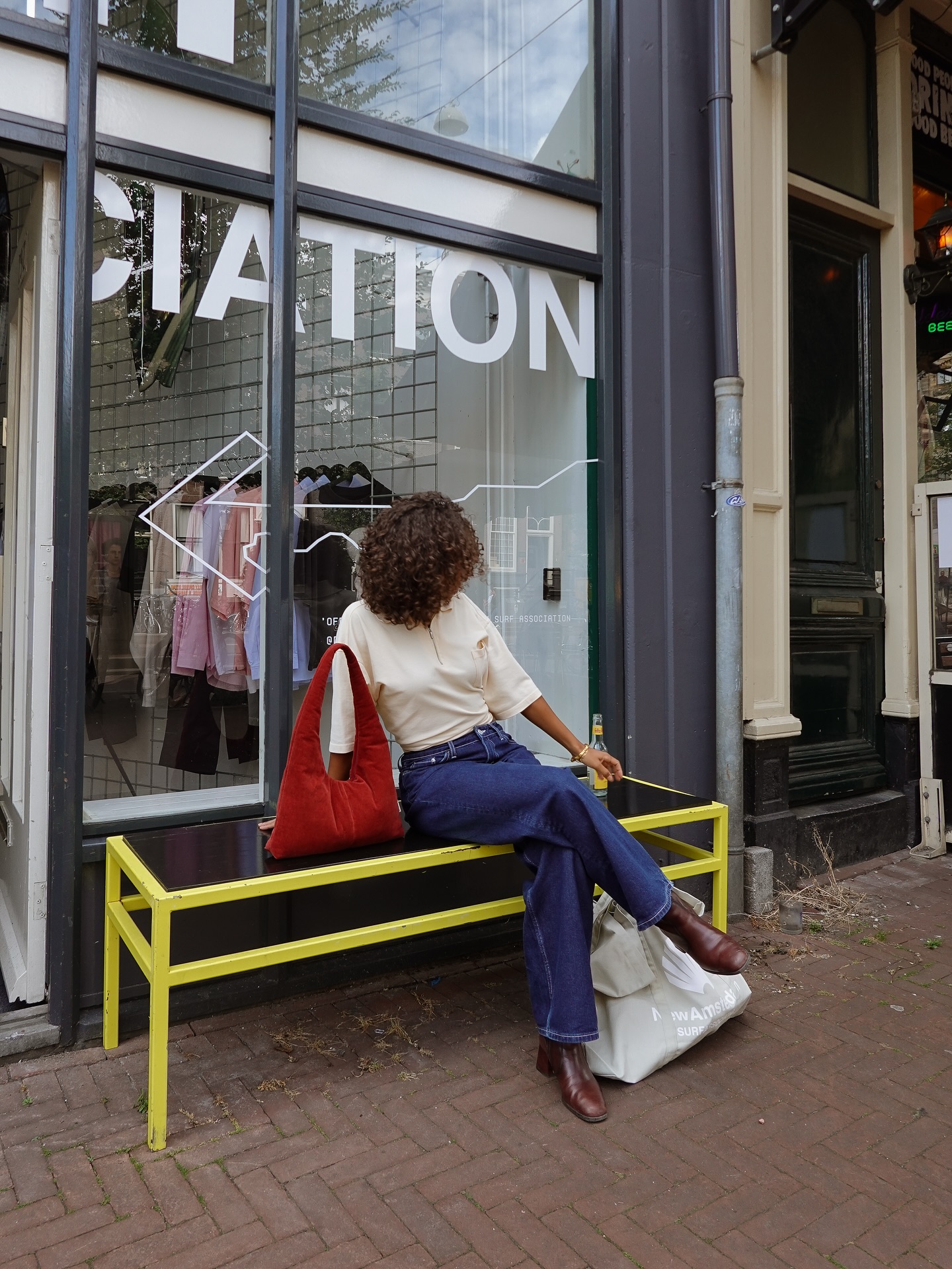 My personal go-to to spice up an outfit🍒
#handmade #slowfashion #hobobag