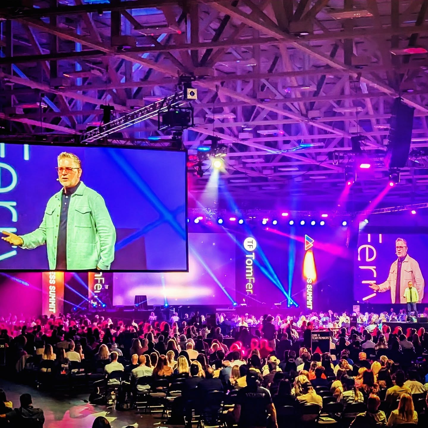 An emotional moment with Tom Ferry at this year's SUCCESS SUMMIT featuring lighting by Joey Donahue! โ๏ธ
๐ก: PRG @prggear / Chauvet @chauvet_pro / GLP @germanlightproducts / Martin @martinprofessional / Robe @robelighting
#successsummit #lighting #design #beams #color #saturation #dallas #texas #convention #emotion