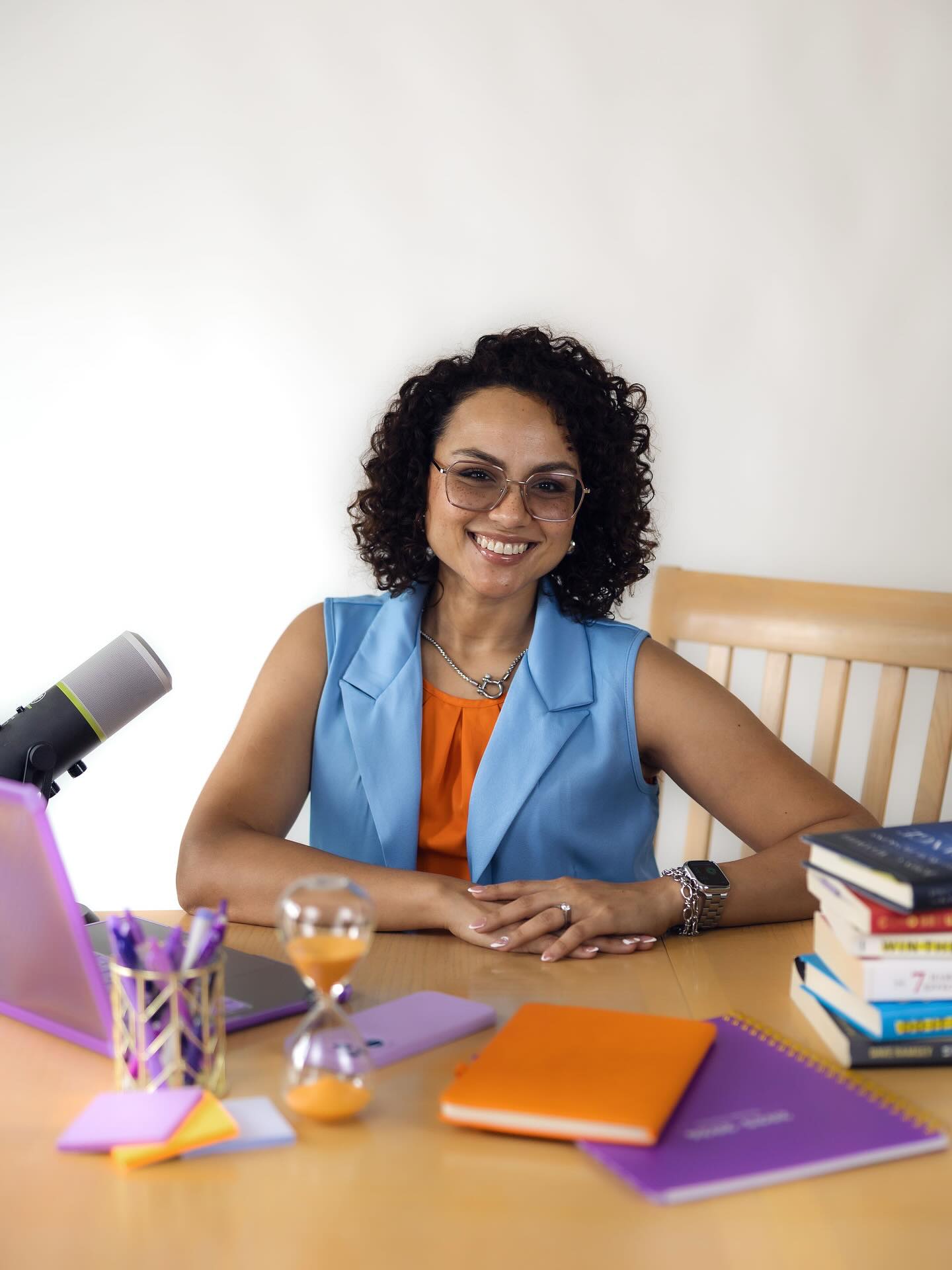 Hace poco tuve mi sesión de photos luego de 5 años. Estoy encantada con los resultados. Pronto viene update para todas las plataformas especialemente la página web.
Por el momento quiero comenzar cambiando mi foto de pérfil de IG. Ayúdame a escoger una, ¿cuál es tu favorita?
#photobranding #productividadintegral #empreproductiva #productividadintencional #larutaproductiva