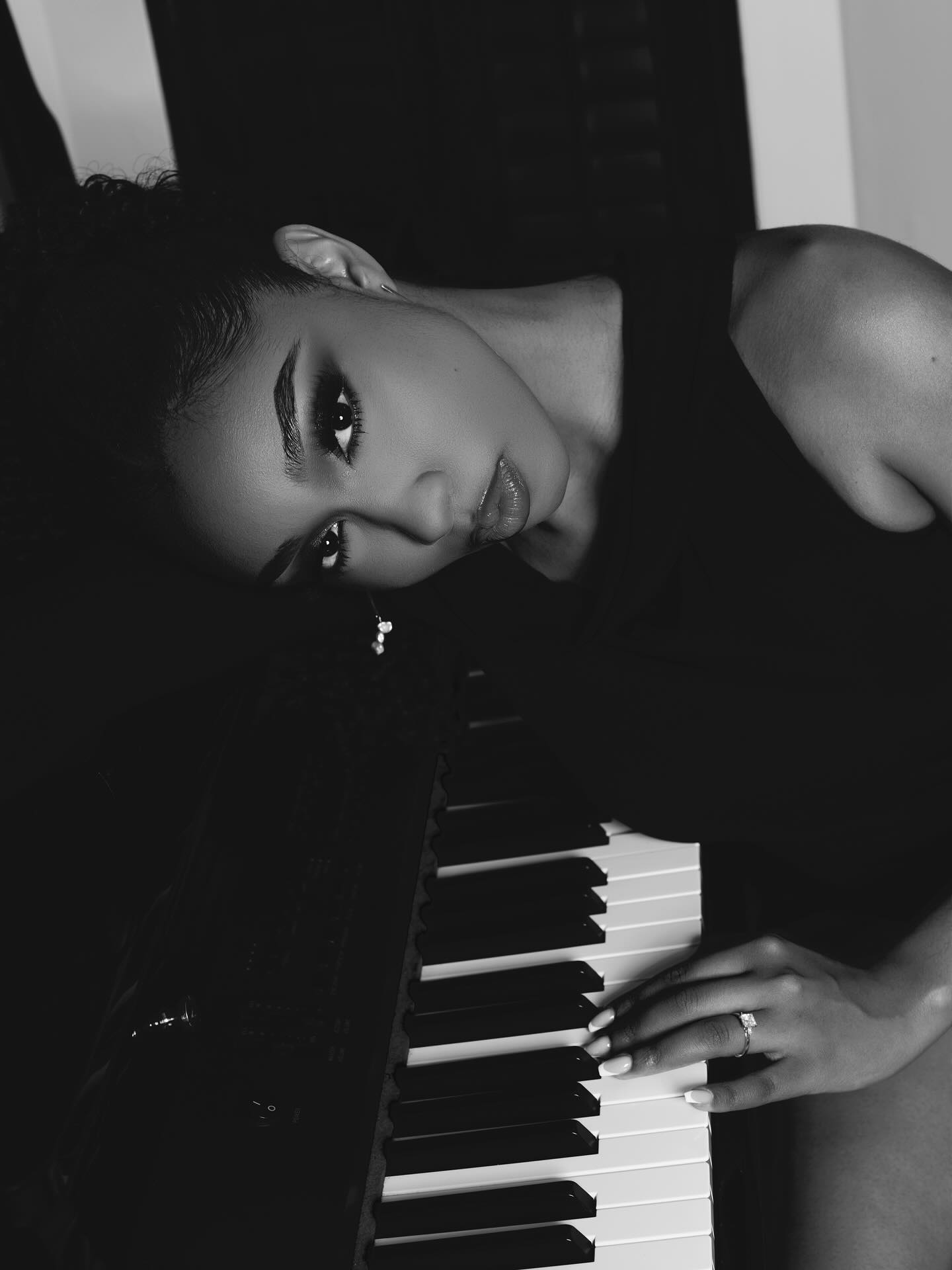 “Home” out August 29 🖤🎶🎹
Photographer 📸: @michaeljphotography
MUA 💄: @extrajordanary_
My new single “Home” is a soulful ballad expressing my search for belonging not only for the physical sense of home but my spiritual Home. Having moved to different homes all my life and different cities, “Home” explores my grief with the loss of what I thought was home, and the acceptance of the home and belonging I have with God. I wrote “Home” on the piano after returning from a place I once called home.