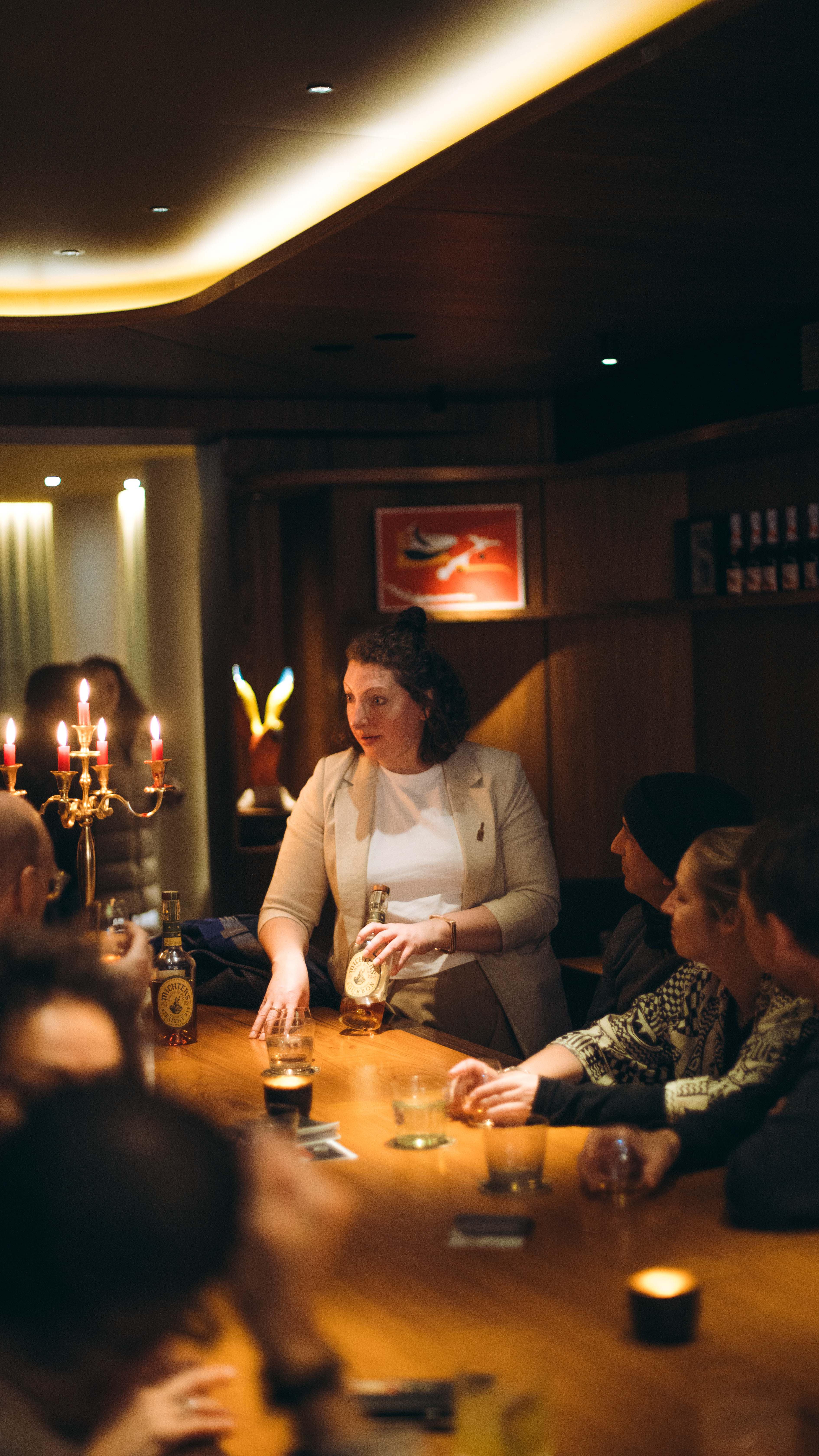 Inside oder outside – bei uns findest du deinen perfekten Spot für Afterwork, Drinks & Cocktails 🍸✨
Happy Hour jeden Tag von 17–19 Uhr auf unsere Spritz!
Sichere dir jetzt deinen Tisch und feier mit uns. 🥂 See you ❤️
#lvdwigbar #cocktailbar #cocktailbarvienna #barsvienna #viennadrinks #viennabars