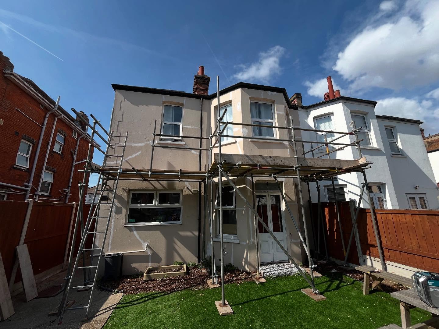 ⭐️Rear elevation erected recently for a new client to allow them to redecorate one of their properties⭐️