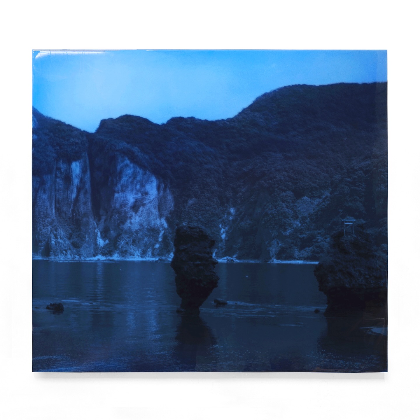 「43.2373, 140.7344_imagination_I」
Size:H1000mm×W1100mm ,set of two
This series represents both the materiality and the abstraction of landscape.
Imagination I stands at the threshold where these two aspects intersect, serving as an introduction that leads into II, where the expression unfolds in a more abstract direction.
この連作は、風景の物質性と抽象性をあらわしています。
《 imagination I》は、風景の物質性と抽象性が交錯するような位置にあり、続く《II》へと、より抽象的な表現へ展開していくための導入となる作品です。
•
•
•
•
•
•
#contemporaryart #visualartist #photobasedart #paintingart #landscapeart
#artcollector #artcurator #artresidency #artprize #curatorialpractice
#conceptualphotography #expandedpainting #processbasedart #materialityinart #artandphilosophy