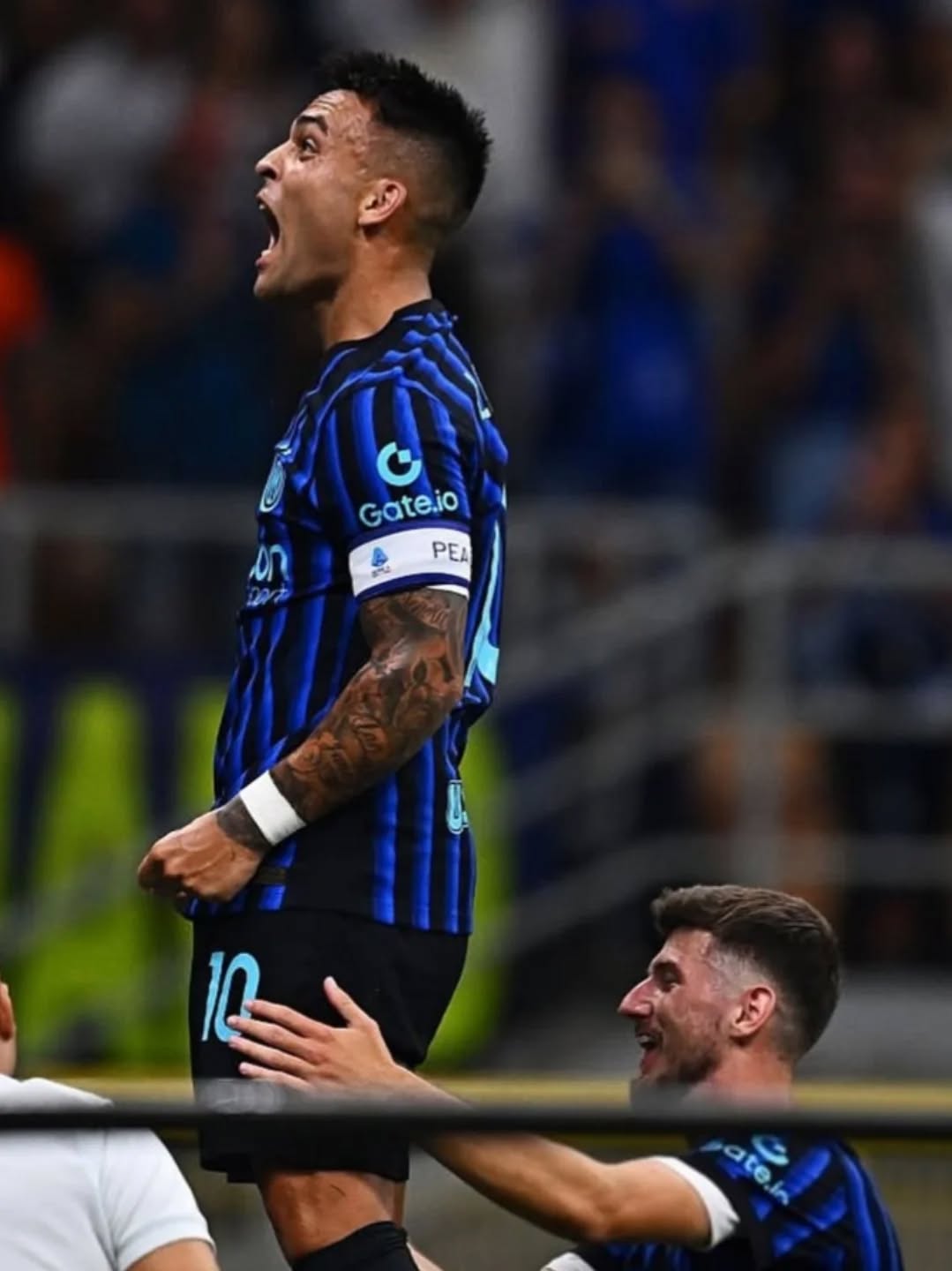 Perche' tu sei il Numero Uno. Perche' ci metti l'amima, combatti, cadi, ti rialzi e segni. Grande lezione anche nella vita. E noi TI AMIAMO, Lauti! 🖤💙🖤💙
@lautaromartinez @inter #capitano #Lautaro #blkblueforever