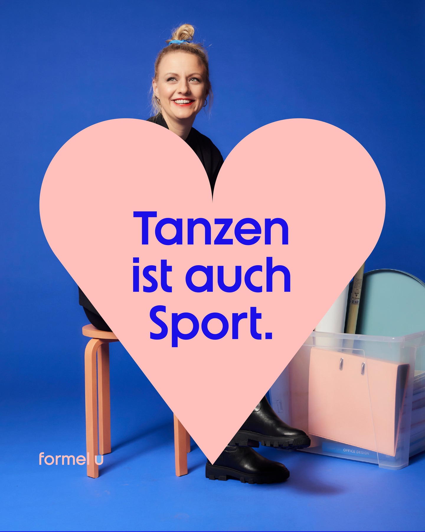 Tanzen ist auch Sport.
Ein kleiner persönlicher Einblick:
Letztes Wochenende war ich auf einer Hochzeit und habe das erste Mal seit Langem wieder so richtig getanzt.
Ergebnis? Pure Freude.
Und (man glaubt es kaum): Muskelkater!
Das Schöne daran ist:
Bewegung muss nicht immer Joggingrunde oder Fitnessstudio heißen.
Manchmal reicht eine volle Tanzfläche und gute Musik oder Songs zum laut Mitsingen.
Kopf frei. Herz voll.
→ Wann hast du das letzte Mal getanzt, bis die Beine brannten?
#tanzenmachtglücklich #kopfauslüften #freisein