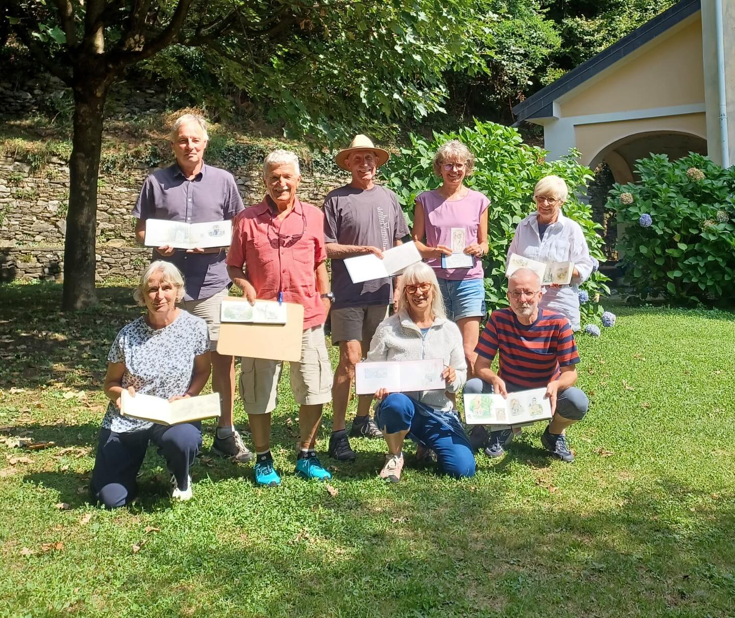 🖍️ Sabato 23 agosto ci siamo ritrovati per un nuovo appuntamento Chi c’è, c’è…, questa volta al santuario di Trezzo sopra Dumenza, immersi nella quiete e nella natura.
🙏 Un grazie di cuore a tutte e tutti coloro che hanno partecipato e condiviso la giornata insieme!
📸 Scorri per alcune immagini dell’incontro.
#UrbanSketchersTicino #ChiCeCe2025 #USTi #SketchLife #DisegnoDalVero #TaccuinoDiViaggio #TicinoCreativo #TrezzoSopraDumenza