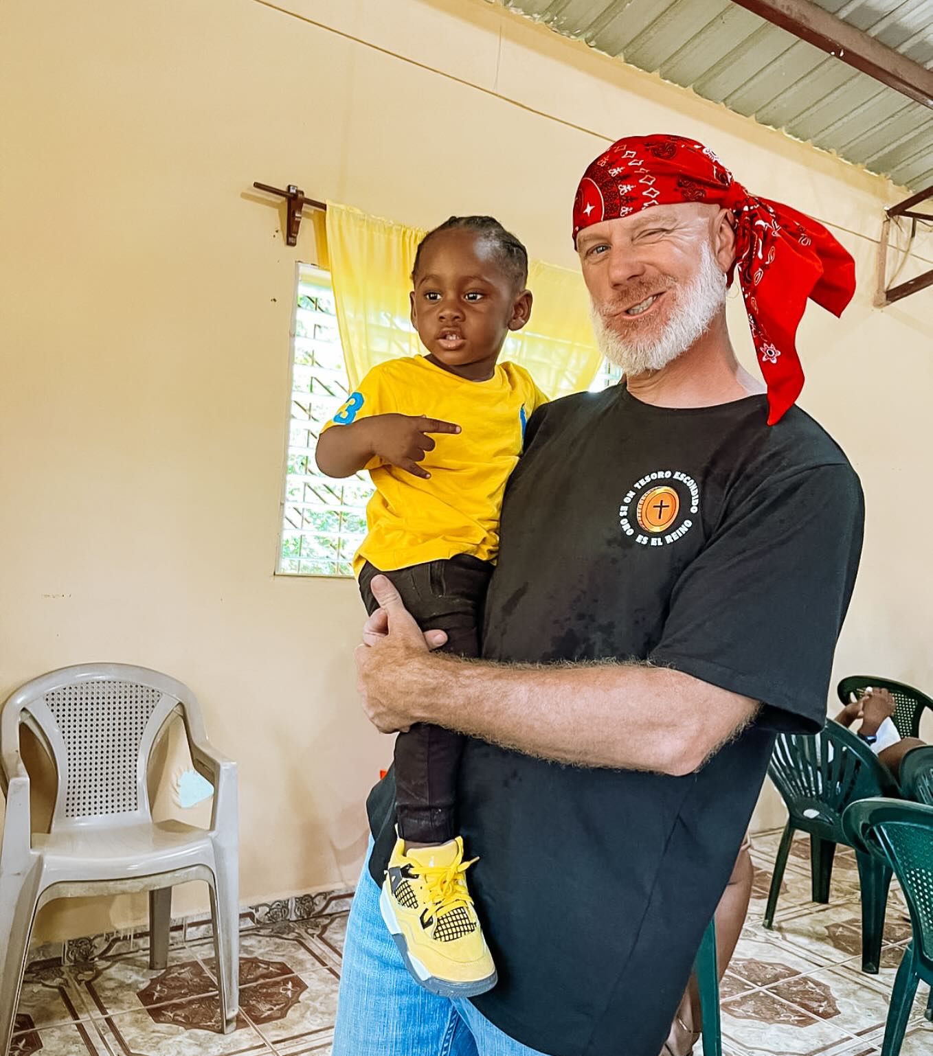 â¨đŚđ´ââ ď¸ CapitĂĄn Patadepalo made his grand appearance today⌠leading the kids in our feeding programs on an adventure to discover the greatest treasure ever known!
This month, weâre kicking off our Childrenâs Day celebrations. Thanks to the creativity of our amazing MA, weâve launched a special program that will be replicated across all of our sites throughout the monthâmaking sure every child gets to celebrate in a big way! đĽłâ¤ď¸
