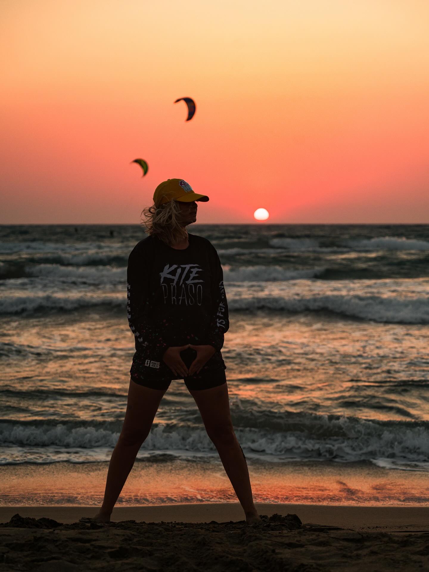 Prasonisi at sunset 🌅
📸 by @odgorpofalevisuals
#sunset #prasonisi #sunsetatprasonisi #kitesurfing #kite #rhodes