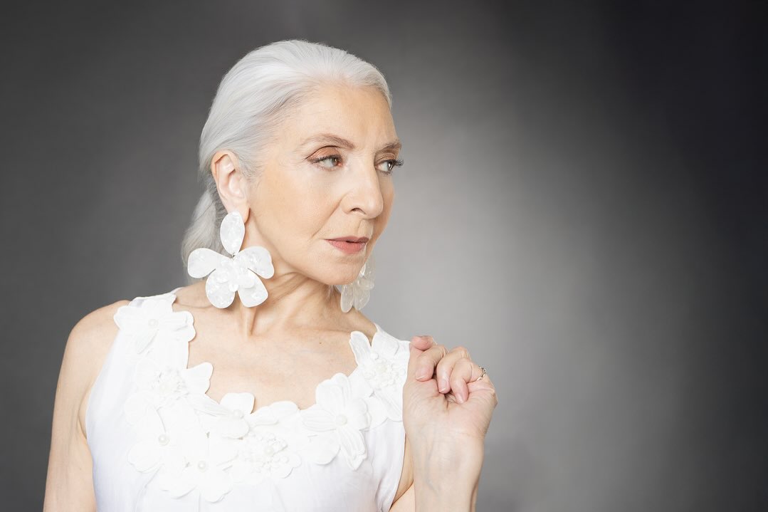 Really enjoyed this shoot
Photo @markart_portrait ; styling and make-up @louise_debrookley_mua
Location @cameraclubuk
@mrsrobinsonmgt
#happyinmyownskin #notafraidofageing
#bwphotography #portraitphotography