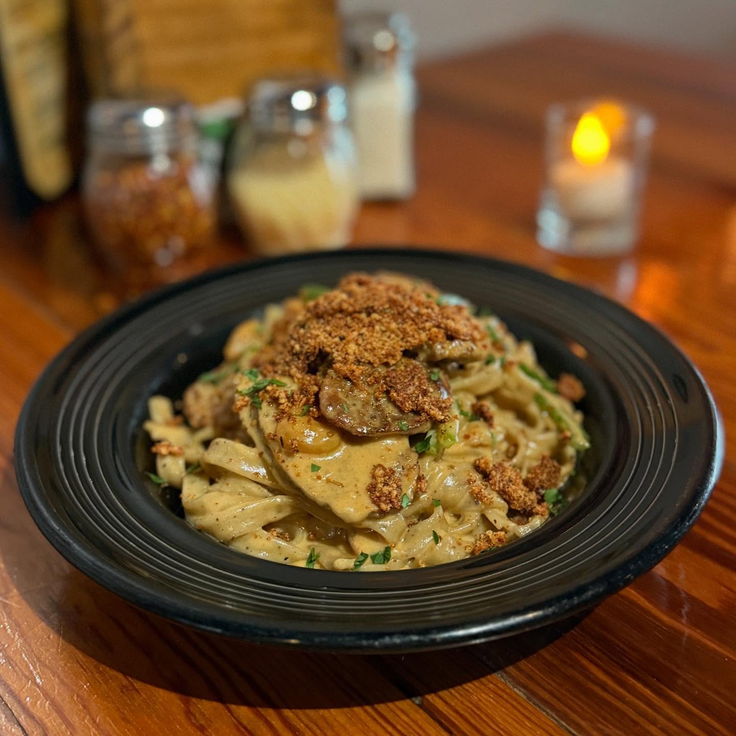 🚨WEEKLY SPECIAL ALERT🚨 Introducing The Bear Hug! Italian sausage, bell peppers, roasted garlic, French onion cream sauce and black pepper fettuccine. If you didn’t get a Bear Hug over the weekend, you can still come get one @arabellacasadipasta 🐻🤗 And don’t forget: Tuesday is $10 signature dish night!#feedthebears