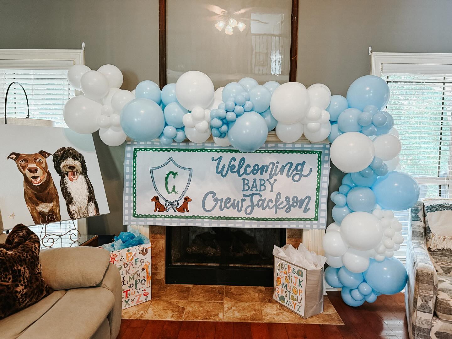 Today’s baby shower install 💙🤍
Banner painted by @happiesbyabby 🎨
Booking September dates now—baby showers, birthdays, holiday gatherings & everything in between! 🎈
#huntsville #huntsvilleballoons #huntsvillealabama #balloonstylist #balloongarland #balloonarch #babyshower