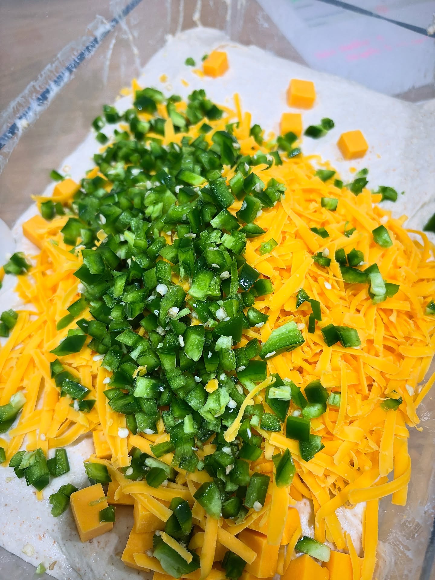 ✨ Merci de tout cœur ✨
Un immense merci à chacun de vous pour votre confiance et vos encouragements lors de ma dernière fournée 🥖💛.
Chaque pain prend vie grâce à votre soutien, et c’est un vrai bonheur de partager cette aventure avec vous.
À très bientôt pour une prochaine fournée… 🌾
— La Mie Nomade