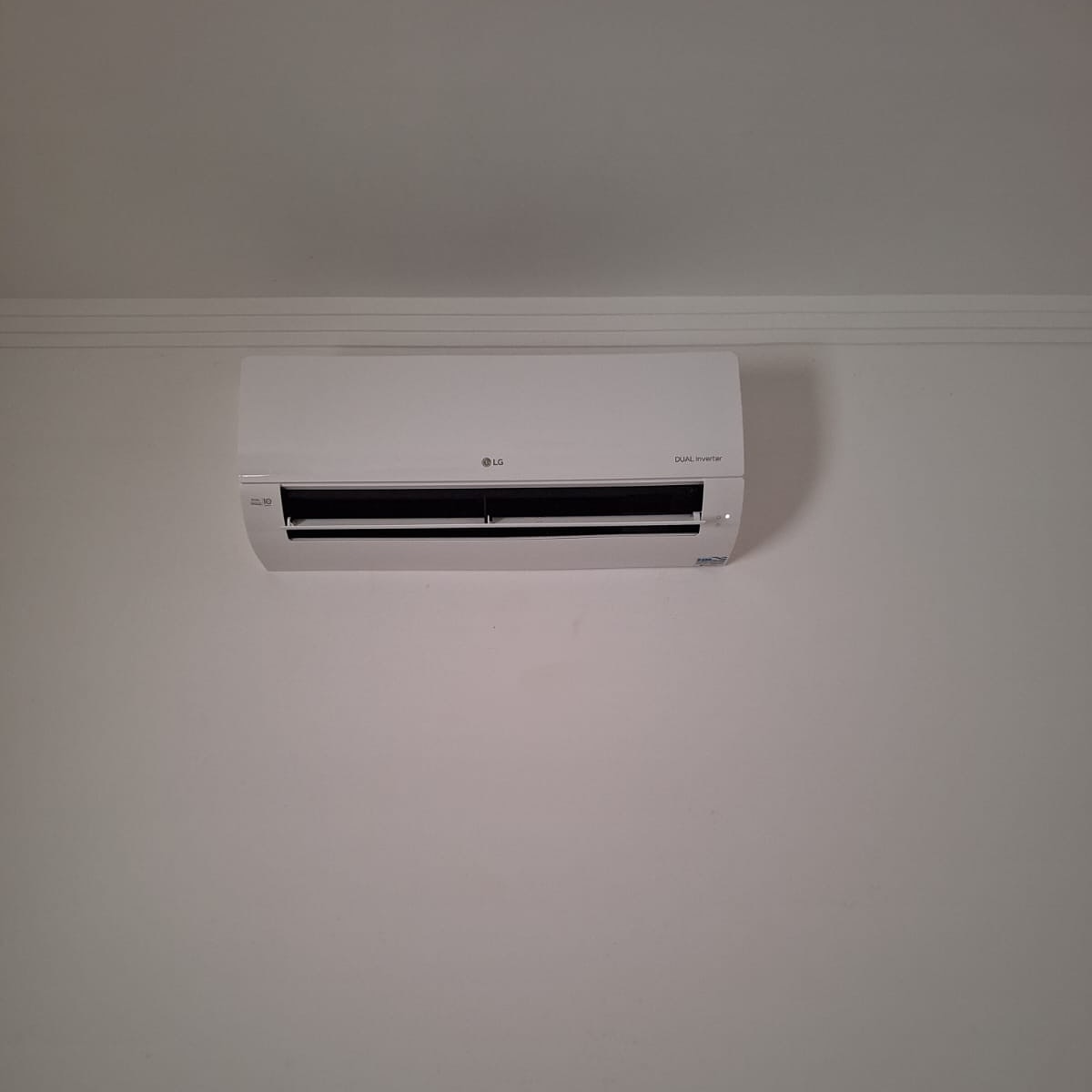 ❄️Instalação concluída com sucesso! ✅
Ar-condicionado LG 9.000 BTUs instalado, pronto para garantir conforto e eficiência.
Obs: acabamento do ponto elétrico será feito posteriormente, conforme escolha do cliente.
⠀
📍Atendemos com qualidade, segurança e responsabilidade técnica.
Entre em contato para orçamentos e agendamentos!
⠀
#instalaçãodear #arcondicionadolg #confortoetecnologia #climatizacao #arsplit #tecnologiaquerefresca
