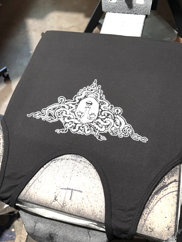 Fall Vendor
Meet Primaeval Press, the creative hub of Pacific Northwest printmaker Nikol King. With a passion for screen printing, she crafts unique home goods, accessories, and apparel adorned with her original illustrations drawn from history, myth, and nature.
Discover the artistry that transforms everyday items into extraordinary pieces!
#FallVibes #ArtisanMarket #HandcraftedGoods #UniqueDesigns #PrintmakingArt #SupportLocalArtists #HomeDecorInspo #EcoFriendlyFashion