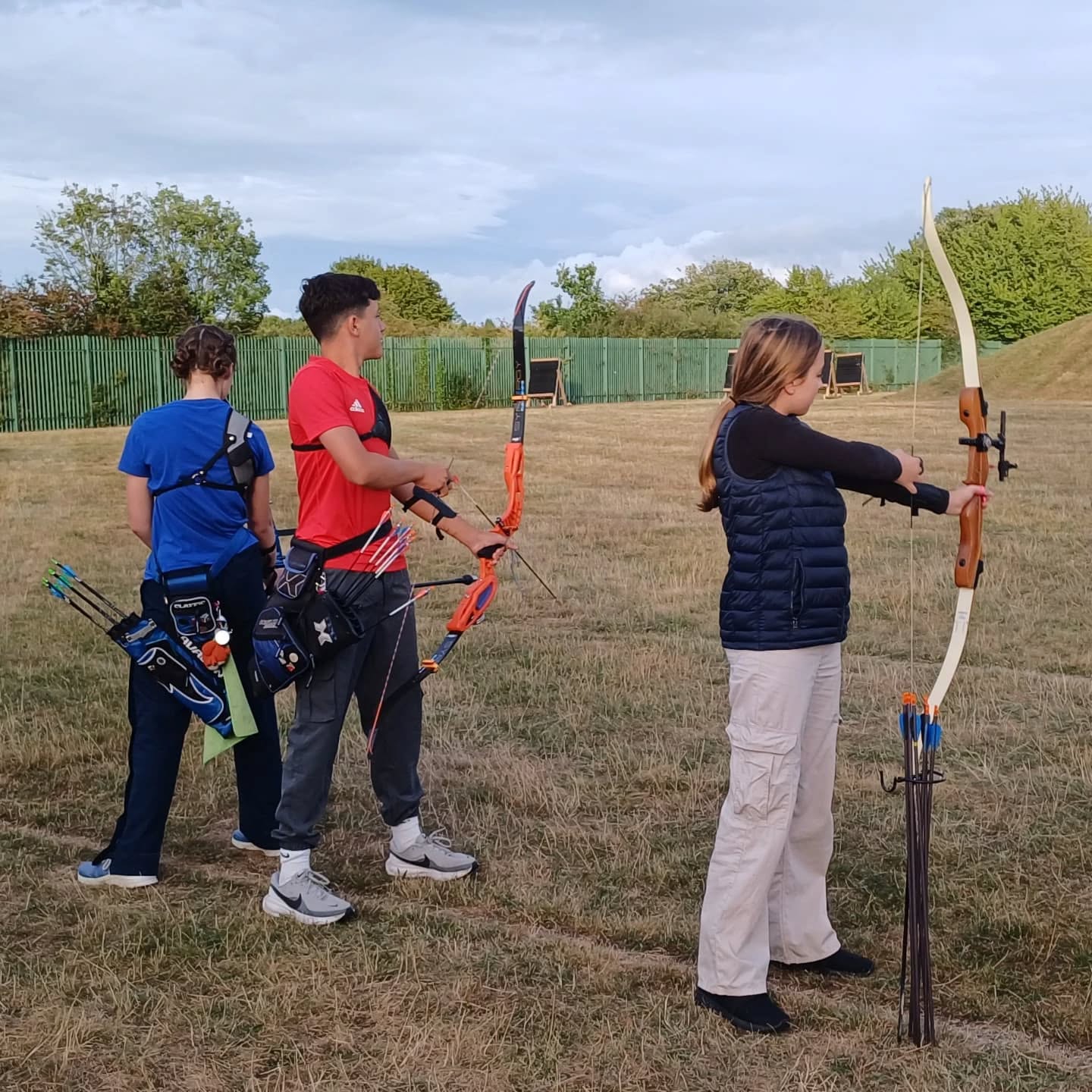 Another successful junior night tonight, and we've already seen great progress in our archers.
We ended the shoot trying to burst balloons, and despite the wind having other plans, only 2 balloons were left up.
Keep up the good work, looking forward to next week.
#archerylife #juniorarchery #archerygb