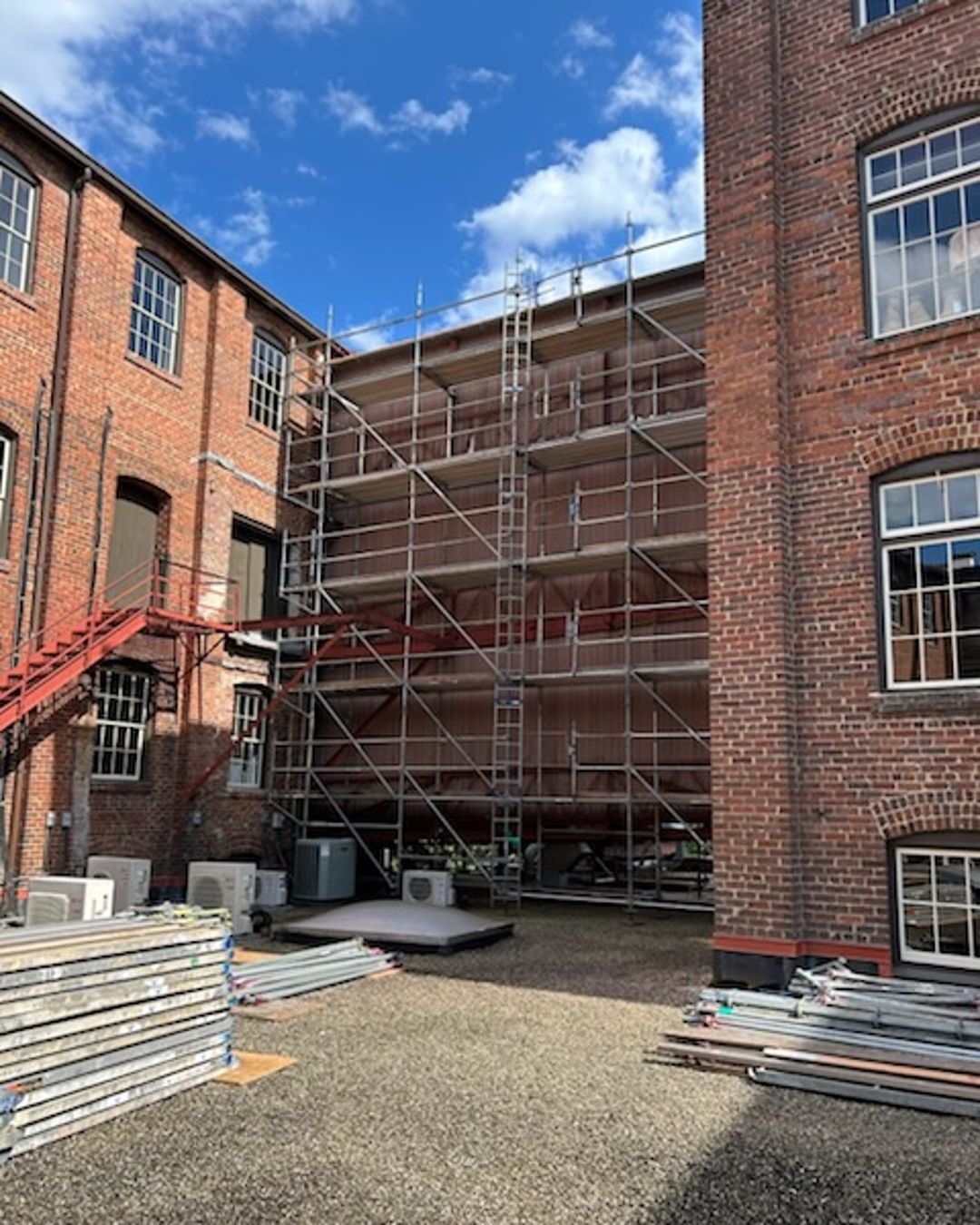 Back at Historic Market Square to continue our restoration work!
#rpmpartners #restoration #renovaiton #hpmkt #generalcontractor #scaffolding #marketsquare