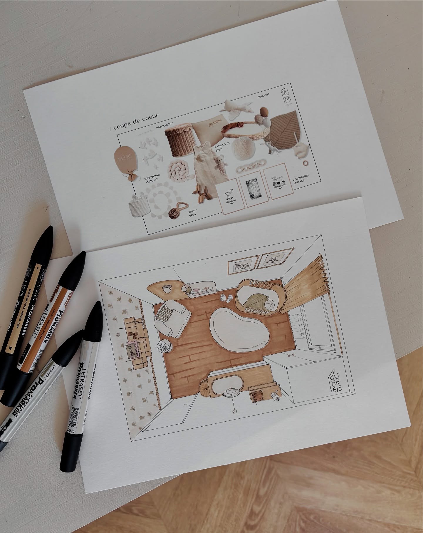 Retour aux sources…
Avant de passer à la CAO (conception assistée par ordinateur), je réalisais tous mes visuels 3D à la main. C’était un vrai plaisir, mais aussi un travail très minutieux et chronophage… surtout quand un client souhaitait changer un détail ou une couleur : il fallait tout recommencer !
Aujourd’hui, je réserve le dessin manuel lors de mes coaching deco avec des croquis rapides, ou pour quelques entraînements et présentations particulières.
Et avec mes mains qui commencent à trembler, il faut sûrement que j’arrête le café!
Comme exemple ici : un croquis réalisé pour la chambre du futur bébé de Vanessa. Le projet le plus « cute » qui m’ait été donné.
Une ambiance douce et neutre, comme elle le souhaitait, pensée pour accueillir ce petit cocon de tendresse à venir (incessamment sous peu d’ailleurs…)
Que pensez vous de cette mignonnerie?
.
.
.
#dessindintérieur #croquis #architectureintérieure #décorationintérieure #chambrebébé #cocondouceur #croquisalamain #dessin3d #au50bis #interiordesign #decoratriceleognan