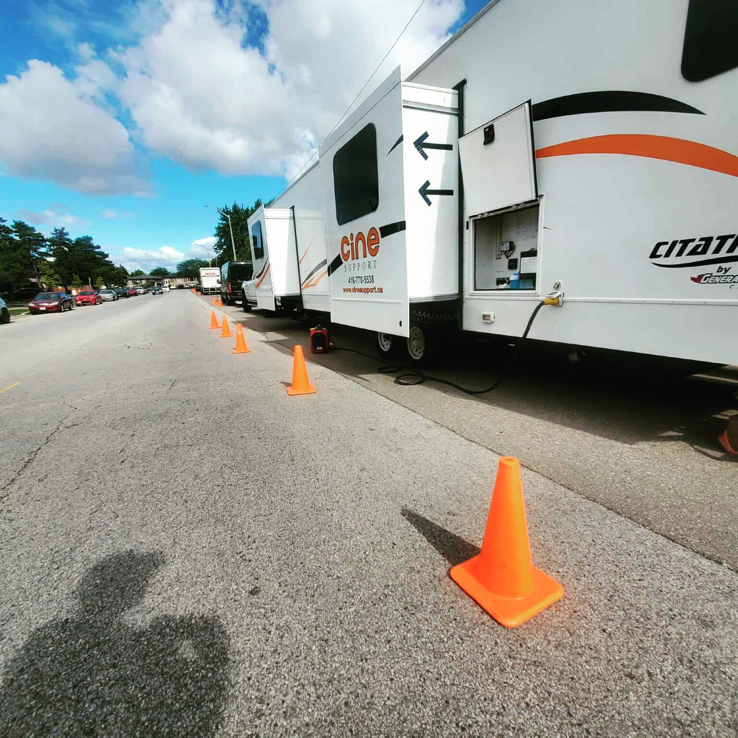 Happy #landing for our friends in the #filmcrew
#toronto #toproductions #locations #locationshoot #filmindustry #hollywoodnorth #torontofilm #commercial #lsp