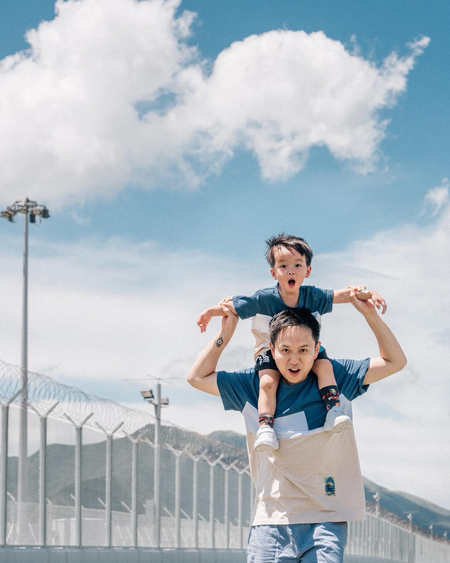 Luca is a huge Buzz Lightyear fan, and the ‘Aircraft Maintenance Area’ was the perfect spot to capture his Buzz Lightyear mode before he turns 3 next week! 🚀
I love planning photoshoots that capture each kid’s favorite cartoons/ songs, and celebrate what makes every family special!