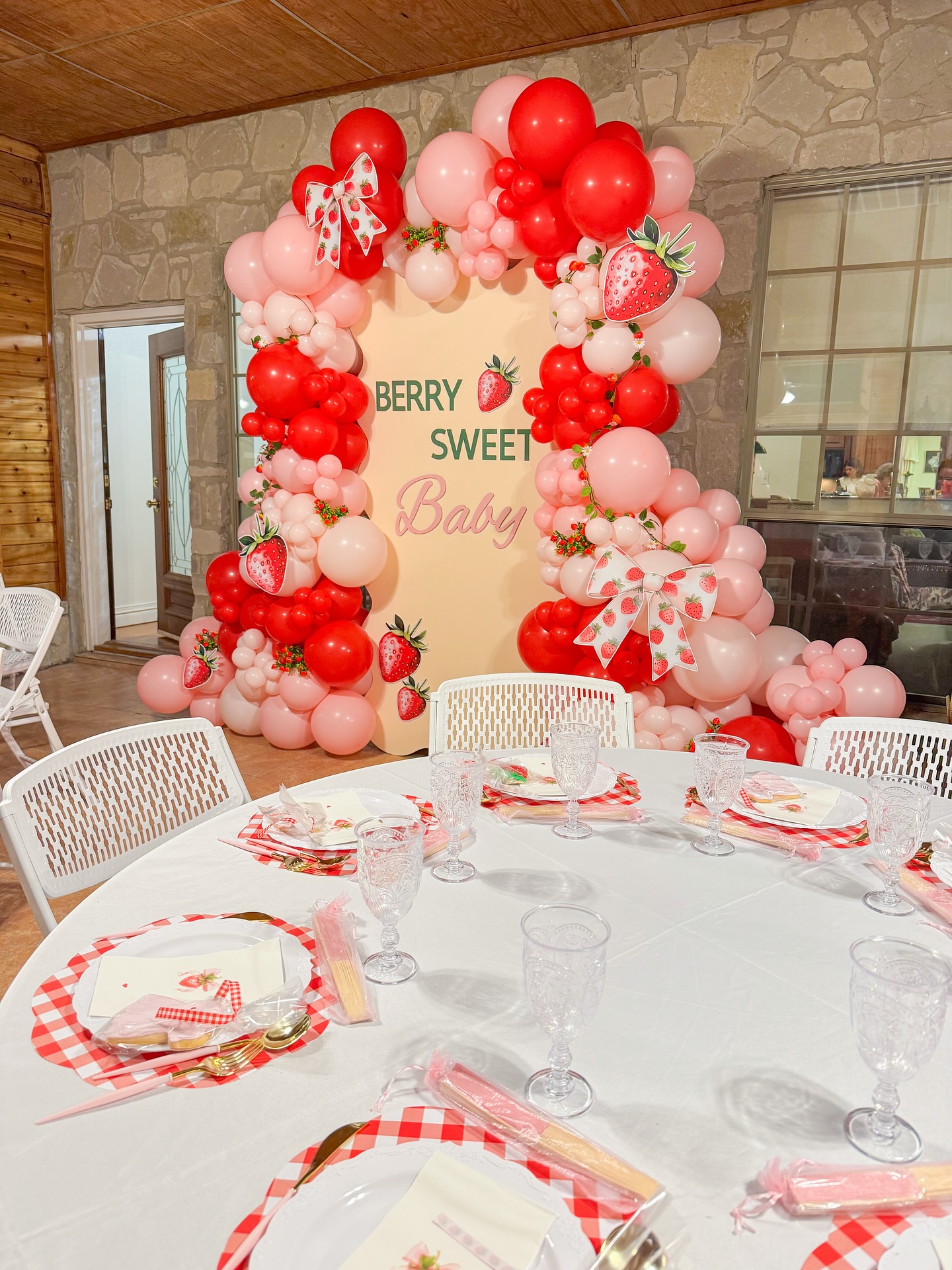 Berry Sweet Baby Shower 🍓🍓🍓
.
.
.
#babyshower #babyshowerideas #girlbabyshower #balloonbouquet #balloonartist #balloondecoration