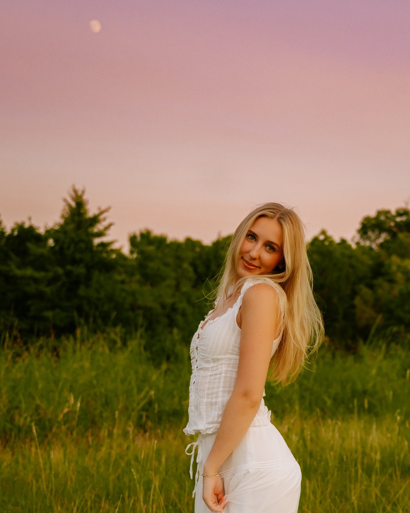 Feeling feminine in a field, what other reason do you need to book a photoshoot?! 🥰💫
#dallasphotographers #collincountyphotographer #mckinneyphotographer #dallascountyphotographer #sunkissedimagery #unscripted