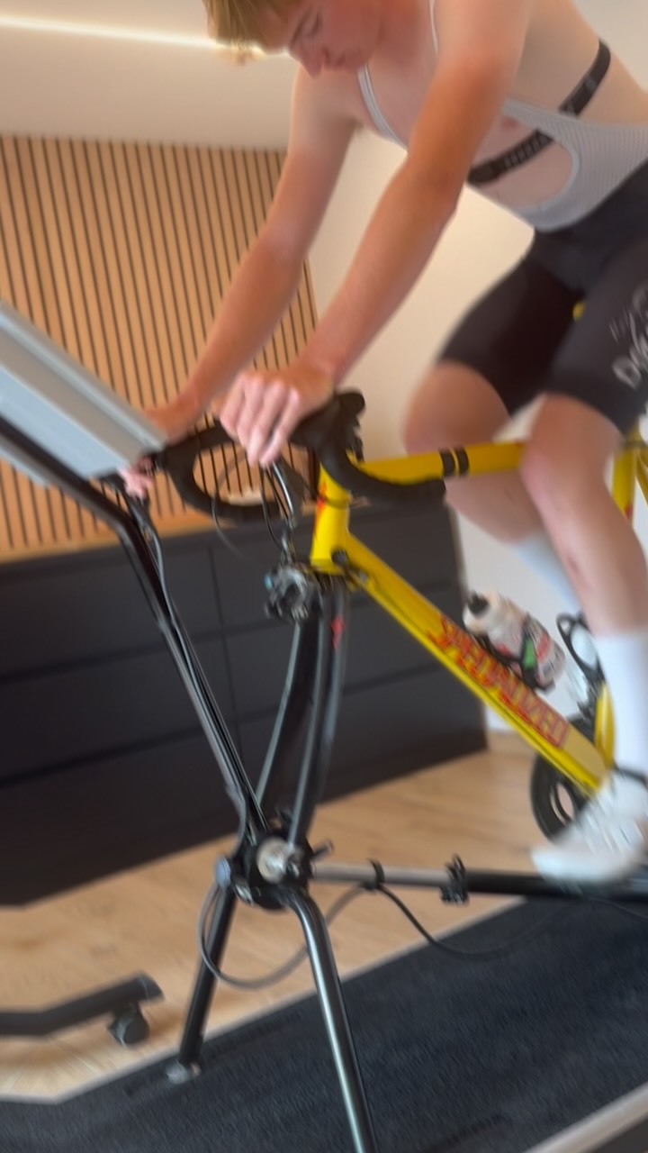 🏁 Les coureurs de @topcycle_mazy passent par Movinity pour progresser.
🚴♂️ Aujourd’hui, deux coureurs ont réalisé leur test à l’effort : une étape clé pour connaître leurs vraies zones, adapter l’entraînement et progresser en toute sécurité.
👉 Chez Movinity, chaque athlète – amateur ou compétiteur – peut bénéficier de la même approche scientifique.
#Cyclisme #TestAEffort #Movinity #Performance