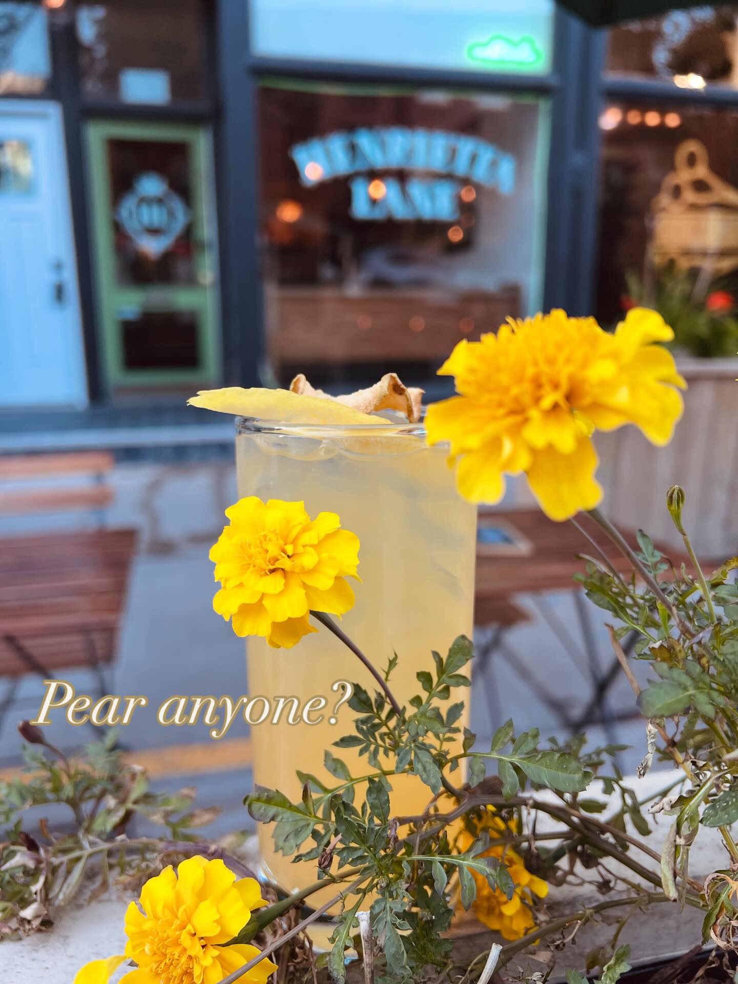 It’s a pear extravaganza! Swing by this weekend for a lovely pear sangria or a spiced pear whiskey sour! Open all weekend til 2am!