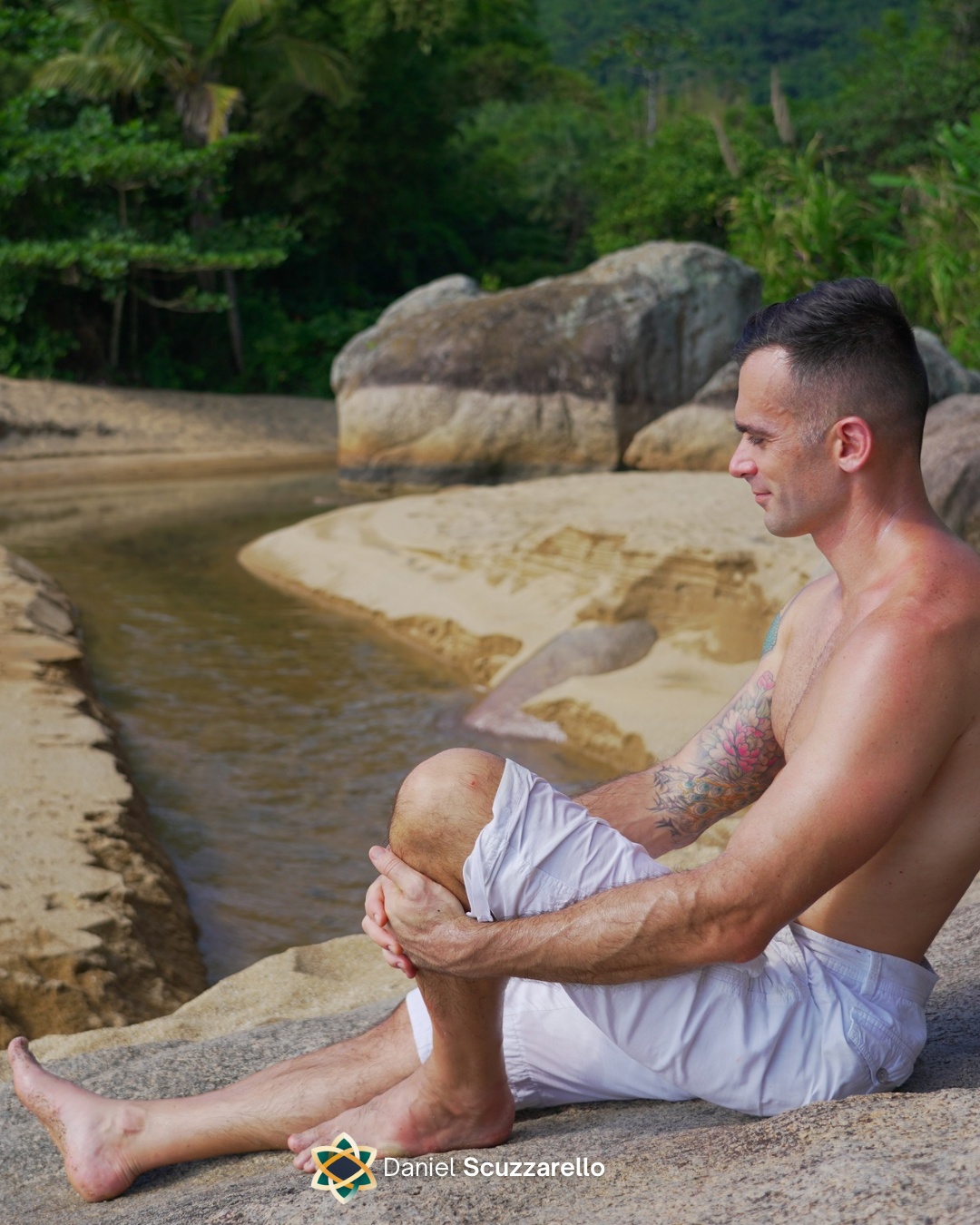 Já teve aquela sensação de acordar e sentir que o dia vai ser ruim? Tem dia que parece que o mundo inteiro conspira contra nós… mas, na verdade, é a forma como olhamos para dentro e para fora que dita a direção do nosso dia.
Cuidar da saúde mental também passa por aprender a identificar esses estados emocionais e compreender que, embora não possamos controlar tudo ao nosso redor, podemos sim escolher como reagir.
Pequenas ações mudam completamente nossa energia: ouvir uma música que te faz sorrir, movimentar o corpo, meditar, escrever seus sentimentos ou simplesmente respirar fundo já pode transformar o peso em leveza.
Se perceber que não consegue mudar seu estado sozinho, buscar apoio profissional é um ato de coragem e de cuidado consigo.
#setembroamarelo #mindset #lider #lideranca #pessoas #gestao #liderancaconsciente #mentoria #breathwork #consciousleadership #leader