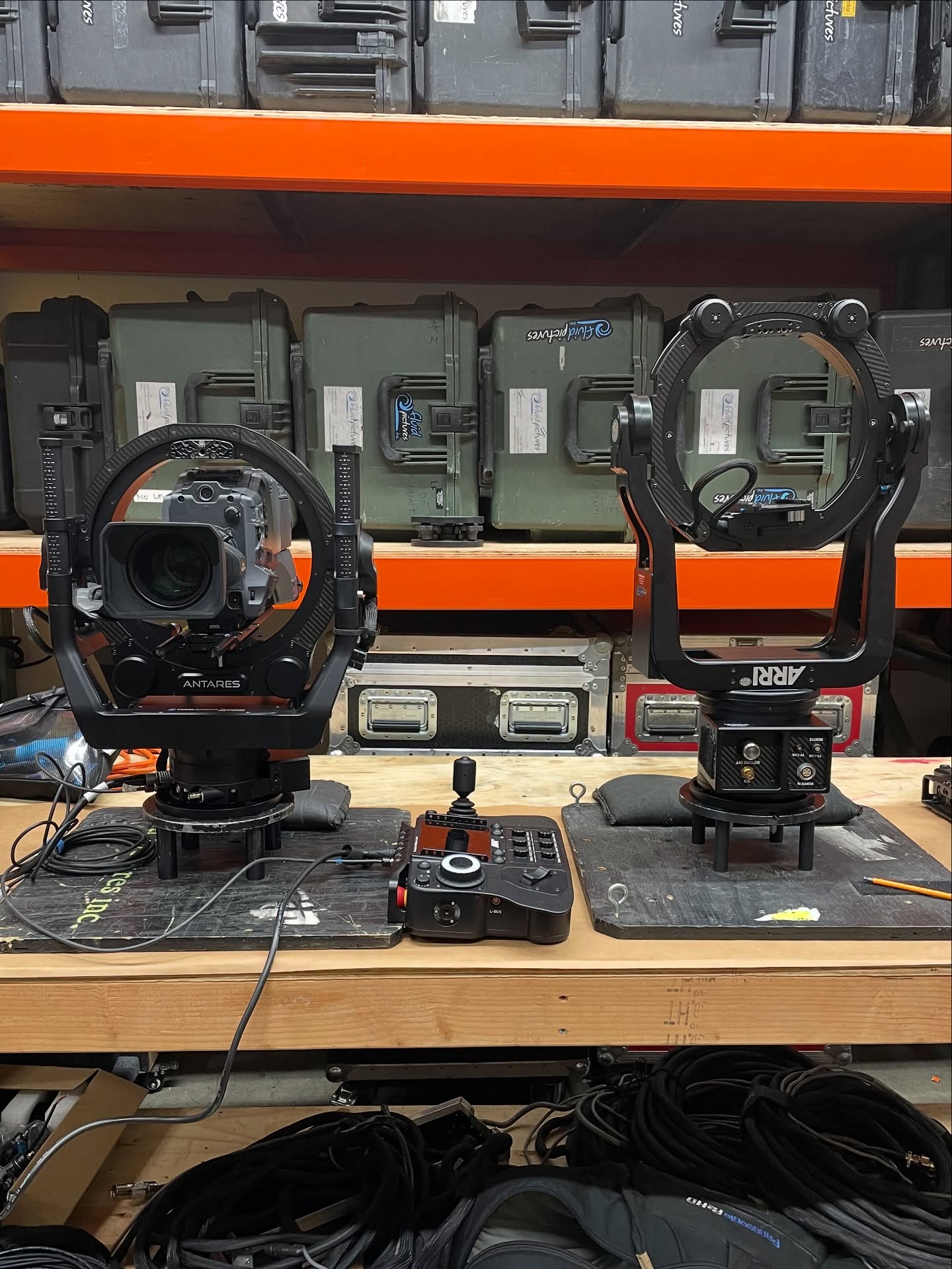 Demo day at Fluidpictures with the NEW FoMa Antares alongside the ARRI SRH 360. Thanks to @tyleroverthere @fomasystems for the preview, we are looking forward to put it through its paces at some upcoming shows!
.
.
.
.
.
.
#fluidpicturesinc #foma #antares #tv #production #camera #gimbal #tvproduction #live #arri #srh360