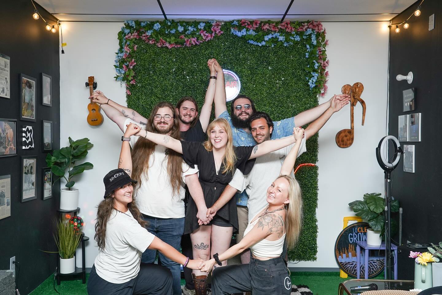 What do you know about Lady Gaga’s performance of “Paparazzi” at the 2009 MTV VMA Awards?
Annadale, an indie rock band from Akron, joins us to talk about their recent run of live releases, their journey over the past three years, and writing diss tracks for goobers.
Huge thanks to @annadale_theband for joining us. Connect with them, checkout their YouTube and be on the lookout for more new music coming SUPER soon!
#podcast #cleveland #cle #music #akron